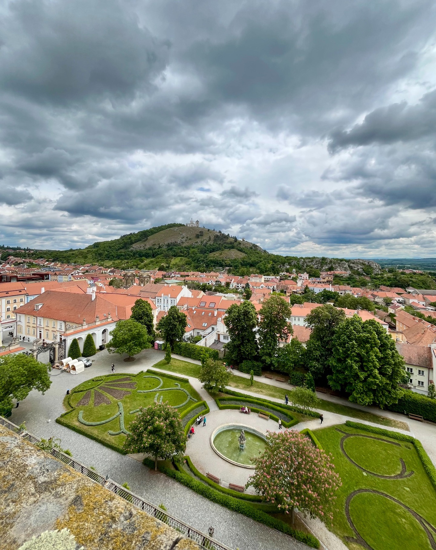 (c) Václav Kříž #sebastianus #svatykopecek #svatykopecekmikulov #sebastian #stsebastian #mikulov #nikolsburg #morava #jiznimorava #südmähren #mähren #southmoravia #moravia #spring #jaro #frühling #zamekmikulov #schlossmikulov #schlossgarten #sky #clouds @southmoravia @mestomikulov @farnostimikulovska @muzeum.mikulov