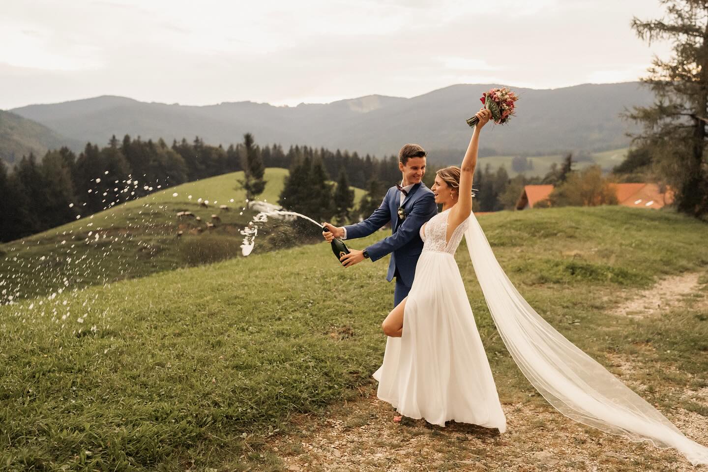 V & C | AFTER WEDDING | 🤍
📸 @miriam.making.memories
💐 @gaertnerei.maier.oberbrunn