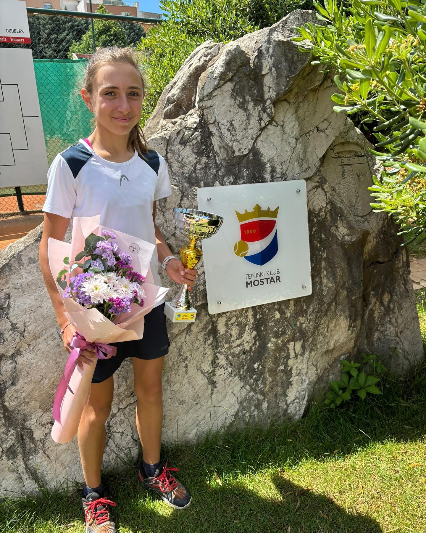 Nous sommes très fiers de la Victoire de Clémence Schneider dans le Tennis Europe Junior Tour en Bosnie, Mostar Open 14&U.
@schneiderclemence2012 @pages_philippe @gb_sport_performance @teniski.klub.mostar #botennis #biarritz #biarritzolympique