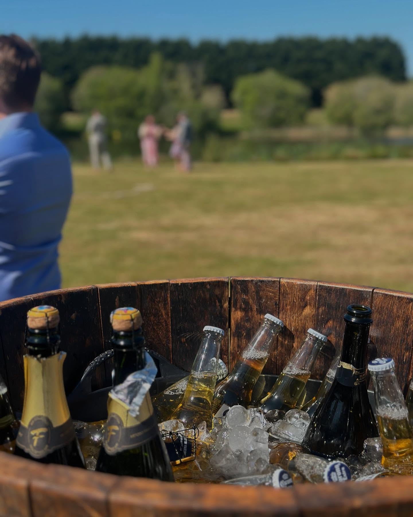 Another stunning weekend in the sunshine with the wedding of M&M followed by a party today!