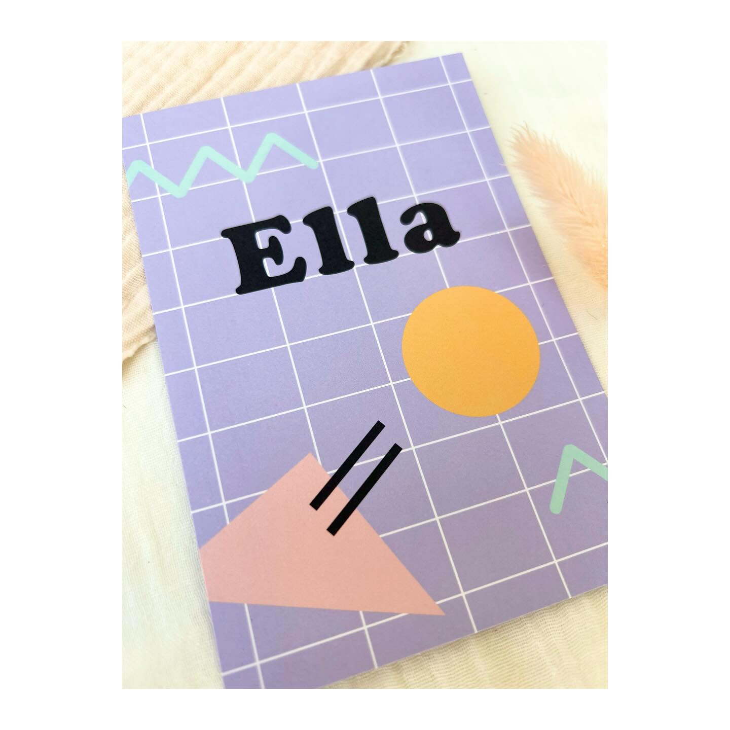 Welkom Ella 💛💜🩷
.
.
#geboortekaart #geboortekaartje #geboortekaartjes #baby #studioflo #drukwerk #uniekgeboortekaartje #babyontheway #babygirl #zwanger2025 #itsagirl #zwanger #20wekenzwanger #mommytobe #eenvoud #colorblocking #ontwerp #grafischontwerp #doopsuiker #suikerbonen #birthannouncement #cartedenaissance #graphicdesign #drukwerk