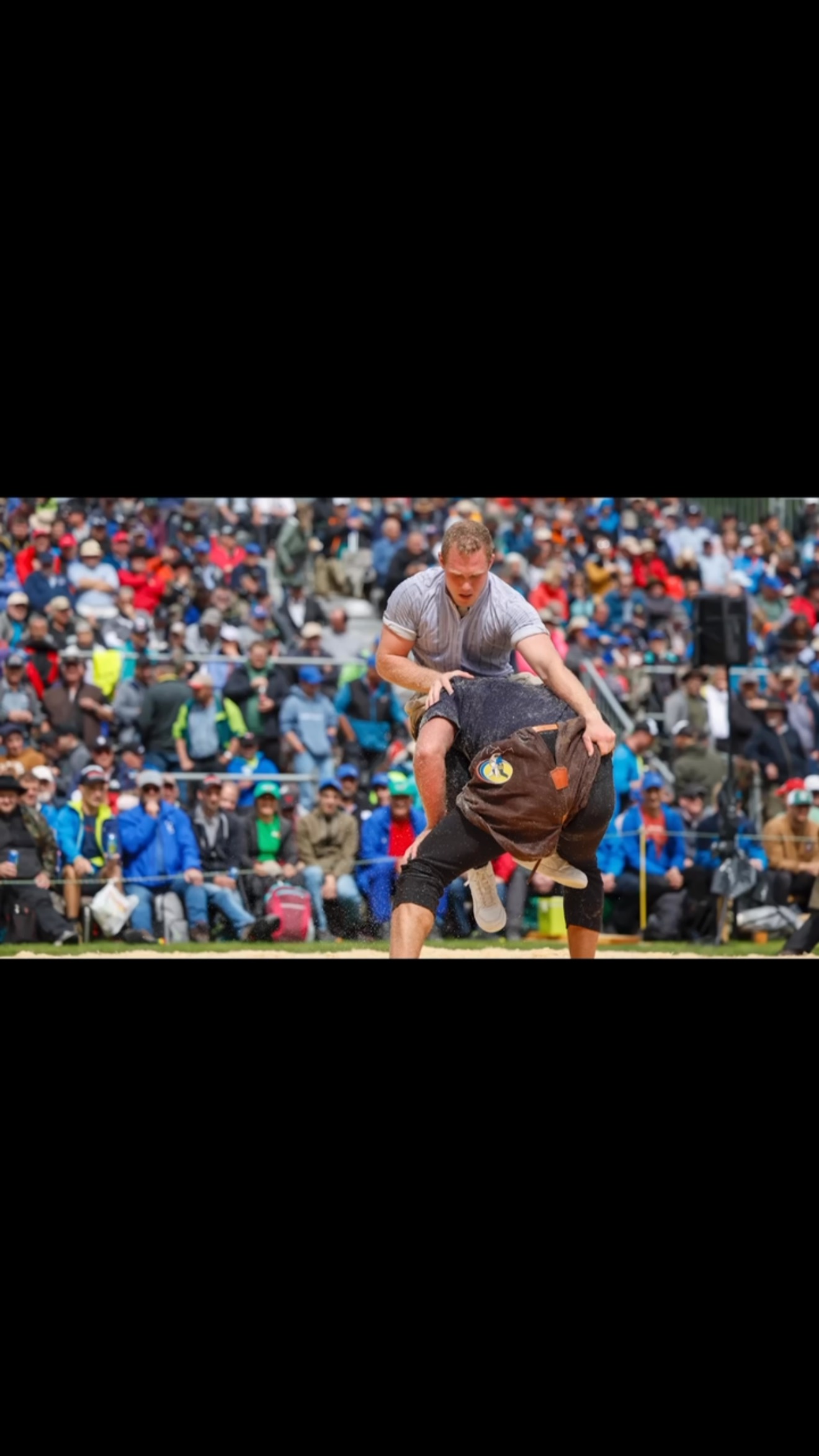 🎉 OSF 2025 – das Schwingfest mit allem, was fetzt!
💥 Unser Werbespot läuft bald auf TeleBärn – haltet die Augen offen!
🎟️ Und vor allem: Sichert euch jetzt eure Tickets:
👉 www.osf-2025.ch/tickets
🔥 Samstagabend: Live-Band KITSCH & DJ REF JD – Party pur!
🎉 Freier Eintritt zum Abendprogramm!
🍻 Schon am Freitag steigt die Vorfreude im Barzelt – kommt vorbei und feiert mit uns rein!
📍 6.– 7. Juni 2025 – in Inkwil!
#osf2025 #chihuahuasofinstagram #nschou #schwingfest #telebärn #eidgenossenlive #barzeltinkwil #kitschband #djrefjd #freierntritt #municäsar #sägemehlfieber #bernfeiert #inkwilbrennt #ticketjetzt #eichenlaubjagd