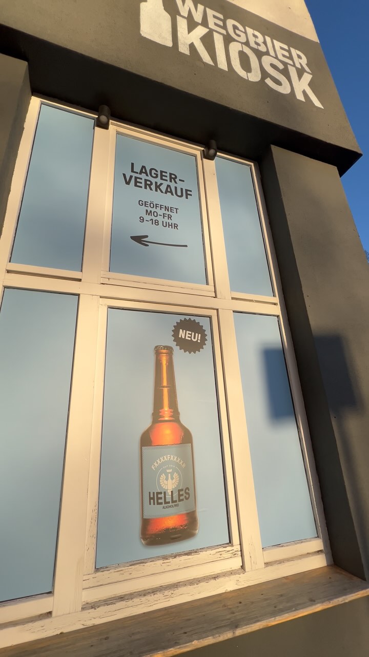 Ich durfte das Kampagnen-Design für @hellesausfrankfurt alkoholfrei gestalten und einem der besten alkoholfreien Biere aus Frankfurt einen frischen, modernen Look verleihen.
Helles alkoholfrei, Helles und Radler alkoholfrei findet ihr beim Lagerverkauf der Frankfurter Brauunion im @danzigamplatz – reinschauen lohnt sich!
Folierung @blank_minimal
#graphicdesign #branding #kampagnendesign #print
#frankfurterhelles #frankfurterbrauunion
