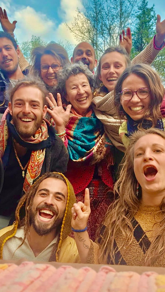 Grand merci pour cette belle journée de célébration de printemps et la pleine lune, le cacao, la danse, les arts, et surtout pour l’amour et la joie partagés tous ensemble ! 🌍☀️🍀
L’organisation et facilitation : @meg_wss ☀️
Facilitation musicale : @_zackiel_
Danse des 5 éléments : @indrart_macrame
Vidéo : @amble_productions / @amande_mble
Tout de bon à toutes et à tous ! 🌄☀️💙🌕🌌
-
-
-
#ceremoniedecacao #suisse #suisseromande #celebration #pleinelune #ecstaticdanse #dansedes5rythmes #ceremoniedufeu #musiquemédicinale #medicinemusic #cercledechant