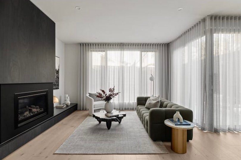 A recent installation that exemplifies the perfect balance of contemporary living and design.
Selling Agent: @meridian144
Interior Styling: @auraandforminteriors