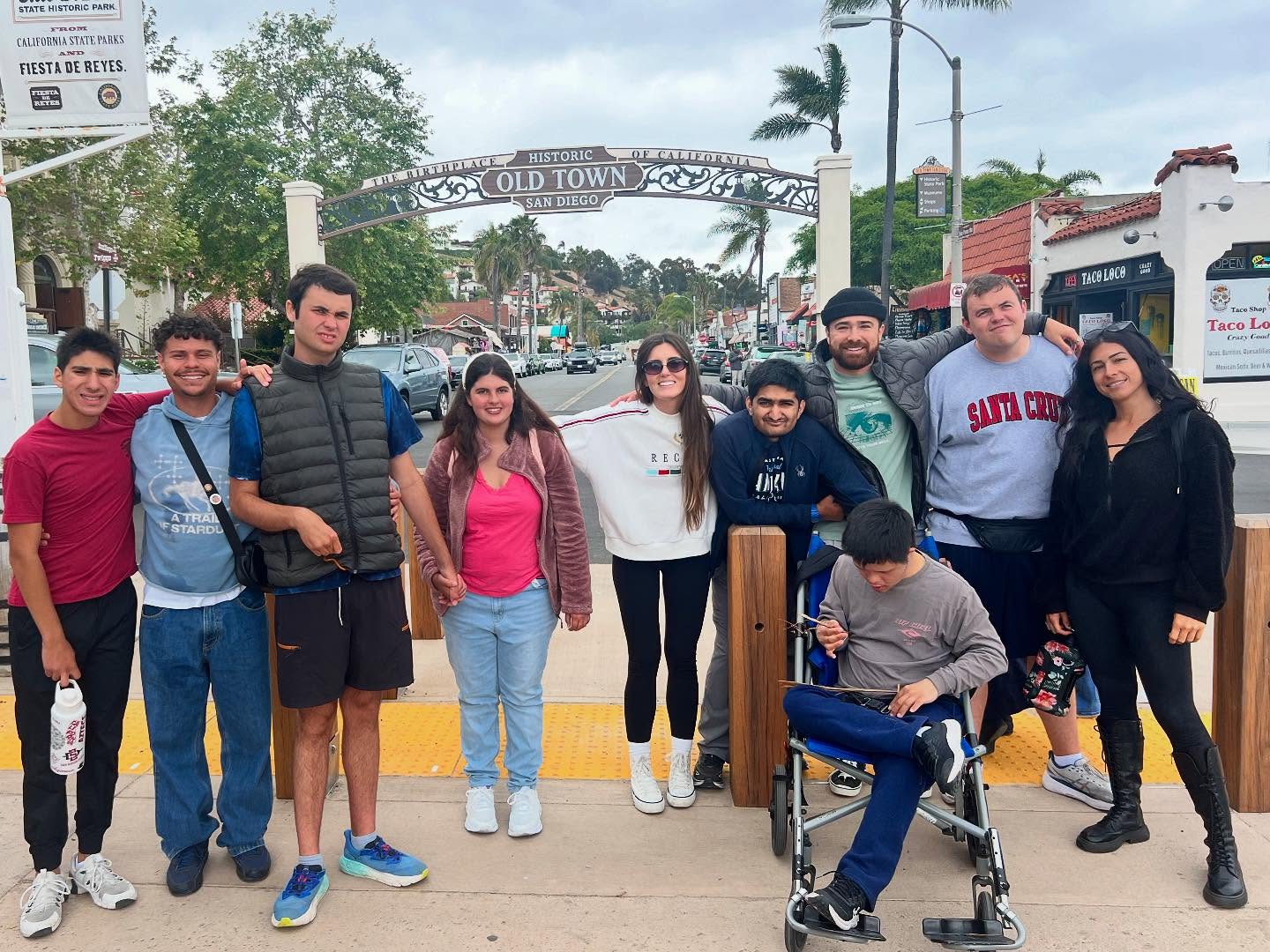 Trains, tasty foods, and friends! Yesterdays train trip to Old Town was definitely one of our favorite socials of the season 🌮 🚊 😍 ☀️