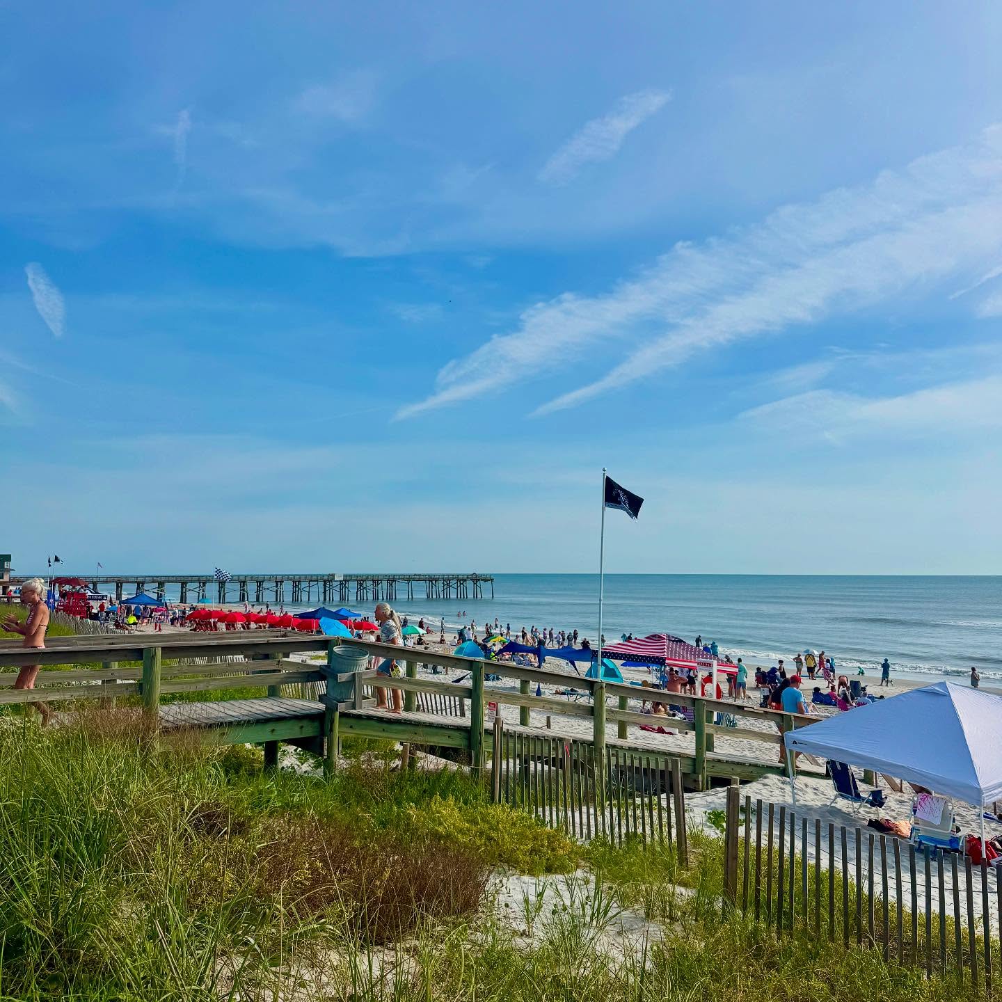 Welcome 7 Surf’s pup! 🏄♂️🐕Just another day in Flagler Beach—dog surfing competitions and endless fun in the sun 🐶🌊☀️
#islandcottageinn #visitflagler #flaglerbeach #summertravel #travel #traveldestination #traveldestinations #beach #beachvacation #boutiquehotel #floridabeach #instatravel #instatraveling #travelphotography #oceanside #seaside #travelgram #boutiquehotels #sunnyday #beachvibes #poolside #summer #summerescape