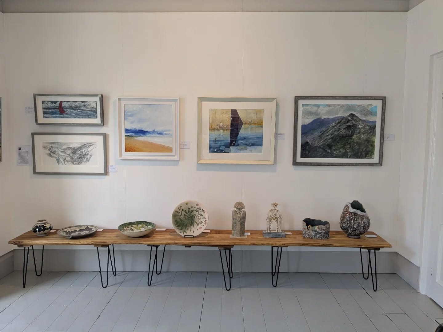 Annie is showing work in the North Pembrokeshire Open Studios exhibition at the West Wales Arts Centre in Fishguard. She is beavering away in her studio making for our showroom too. Link in bio.
#illustratedceramics #illustratedpottery #northpembrokeshireopenstudios #studiopottery #welshpottery