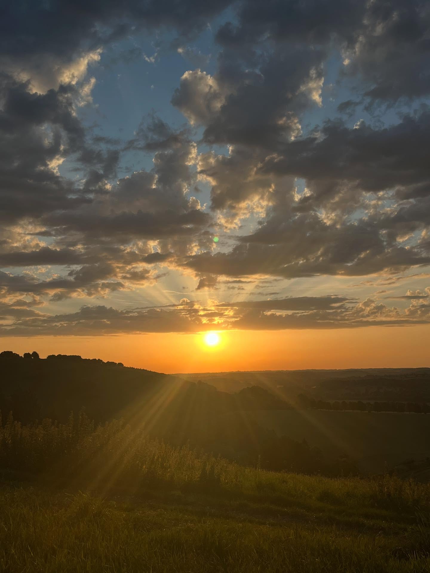 ‘may your light
shine peace upon the earth
sunrise, summer solstice sunrise’
abundant summer solstice blessings
may we welcome in light
know, remember, receive, embody, share
all that is warm, brilliant, full, bright
and with this day & time, as light peaks
it seems to also cast big shadows
personally, collectively
to know one is to know the other
the wholeness of it all my friends
the wholeness of it ALL
💛☀️💛
#nature #natureconnection #ecotherapy #ecopsychology #summersolstice #solstice #sunrise #hampshire #upatsillyoclockandohsoworthit
