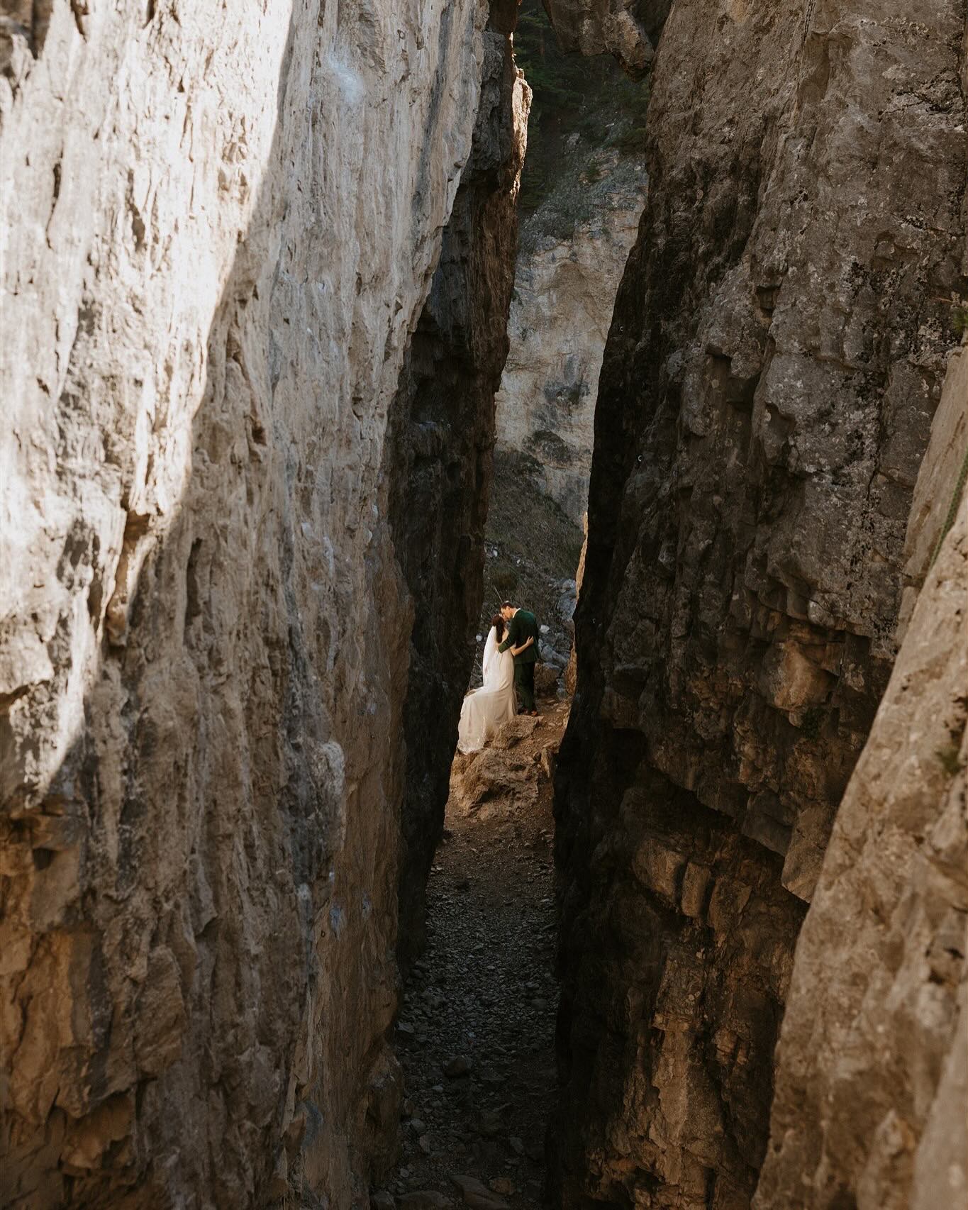 Oh la la
.
#rockclimbelopement
#montanaelopementphotographer #elopeinmontana #rockclimbingwedding