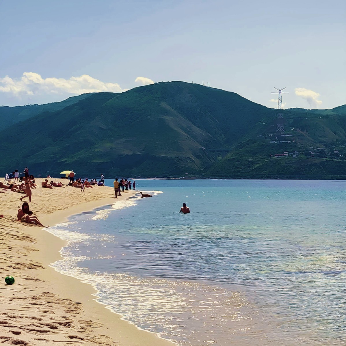 Soft curves of sand and turquoise waters: Punta del Faro sets the tone for Sunday morning 🏖️
|
Ph. by @faru1983
|
#CapoPeloro #VisitCapoPeloro #PuntaDelFaro #TorreFaro #Messina #VisitMessina #DiscoverMessina #Sicily #VisitSicily #mediterraneanlife
