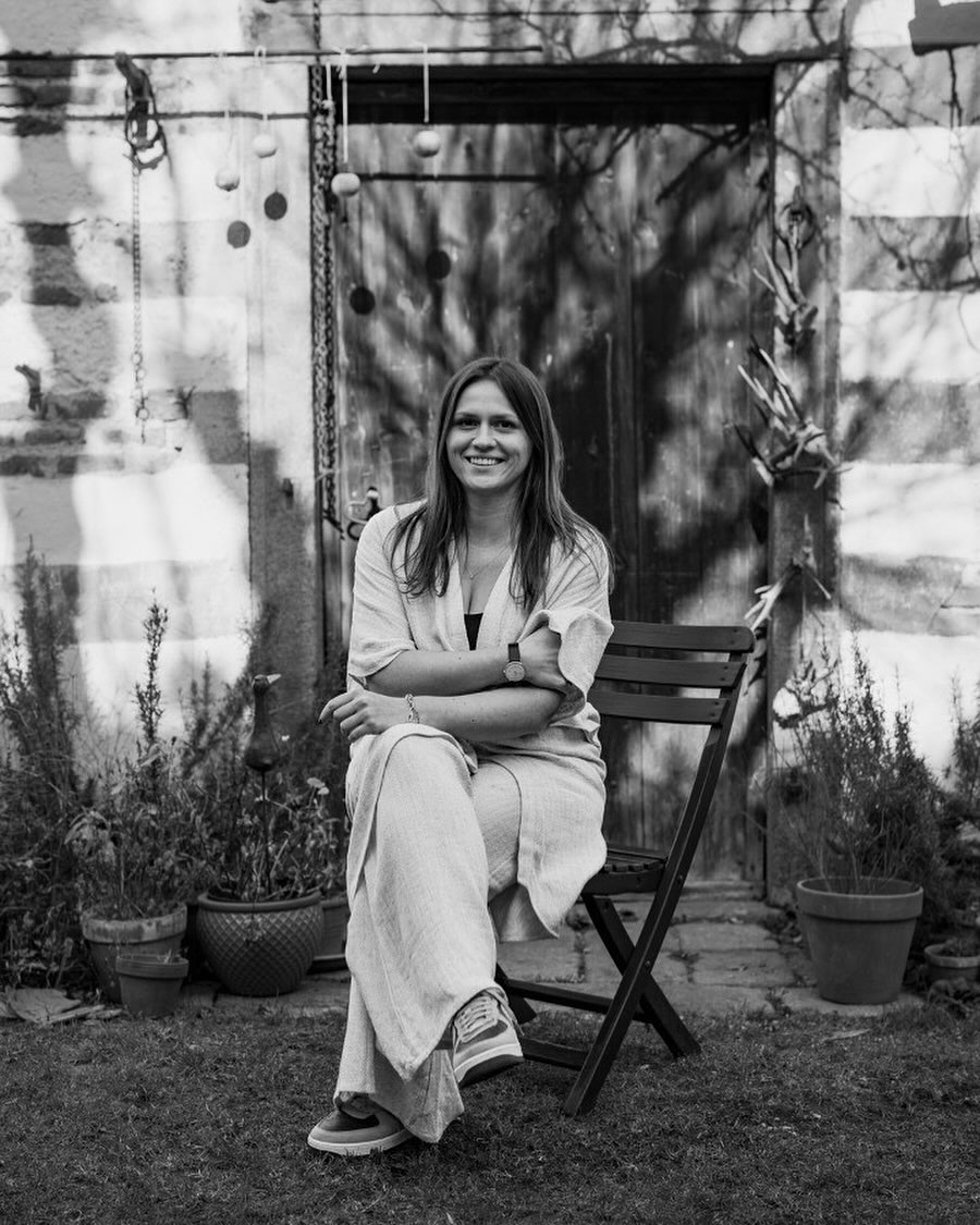 Ich dräng mich nicht gern in den Vordergrund aber hin und wieder zeig ich mich dann doch!
Seit 5 Jahren bin ich nun schon selbstständig, anfangs zu zweit dann auf eigene Faust. Jedem Hindernis bis jetzt getrotzt und immer noch hier! 💪🏼
Nach Kurzer Pause in Mutterschaft werd ich wieder durchstarten und freu mich schon sehr darauf!!!
Mein wahnsinnig tolles Team & meine Familie waren die größte Unterstützung und dafür bin ich sehr dankbar!
Ich freu mich alle Gäste und Freunde bald wieder öfter im Restaurant zu sehen!!
Bis ganz bald! 🫶🏼
Marie