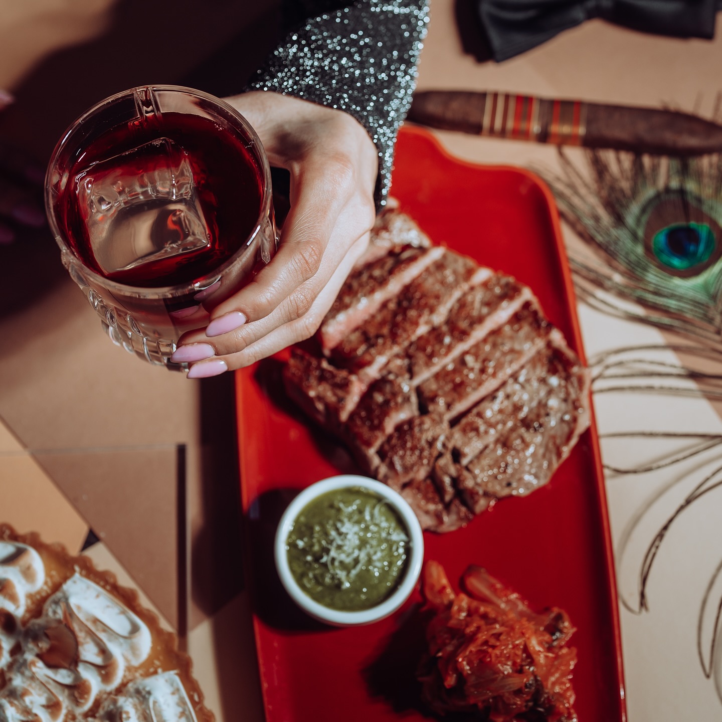 Indulge in the perfect pairing: the bold flavors of a Scarlet Sunset cocktail, complemented by a juicy Entrecôte steak.🍹🥩 A harmonious balance of rich, smoky, and refreshing – your taste buds will thank you!
#signaturecard #rofftopbar #cocktail