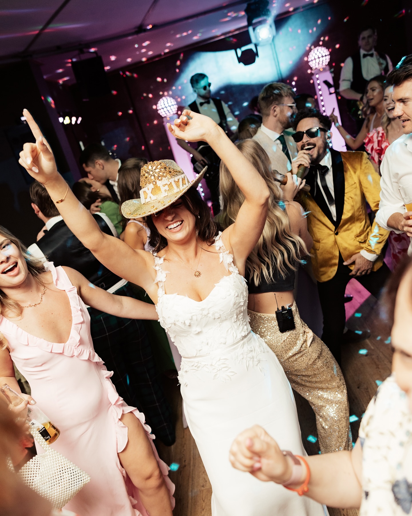 Jess & Blair - it was a real wild one! ❤️ amazing photos courtesy of the incredible @alextentersphotography 🥂
@alextentersphotography 
@alexbrownweddings 
@elmorecourt 
#Tuxfizz #ukweddingband #barnwedding #cotswoldwedding #weddingmusic #firstdance #firstdanceinspo #ukweddingplanning #weddinginspo #weddingcover #romanticweddingmusic #firstdancesong #firstdanceroutine #weddingband #functionband  #weddingsinger #twia #bridalgown #weddingsdress #weddingdancefloor #weddingdances #weddingdancechoreography
