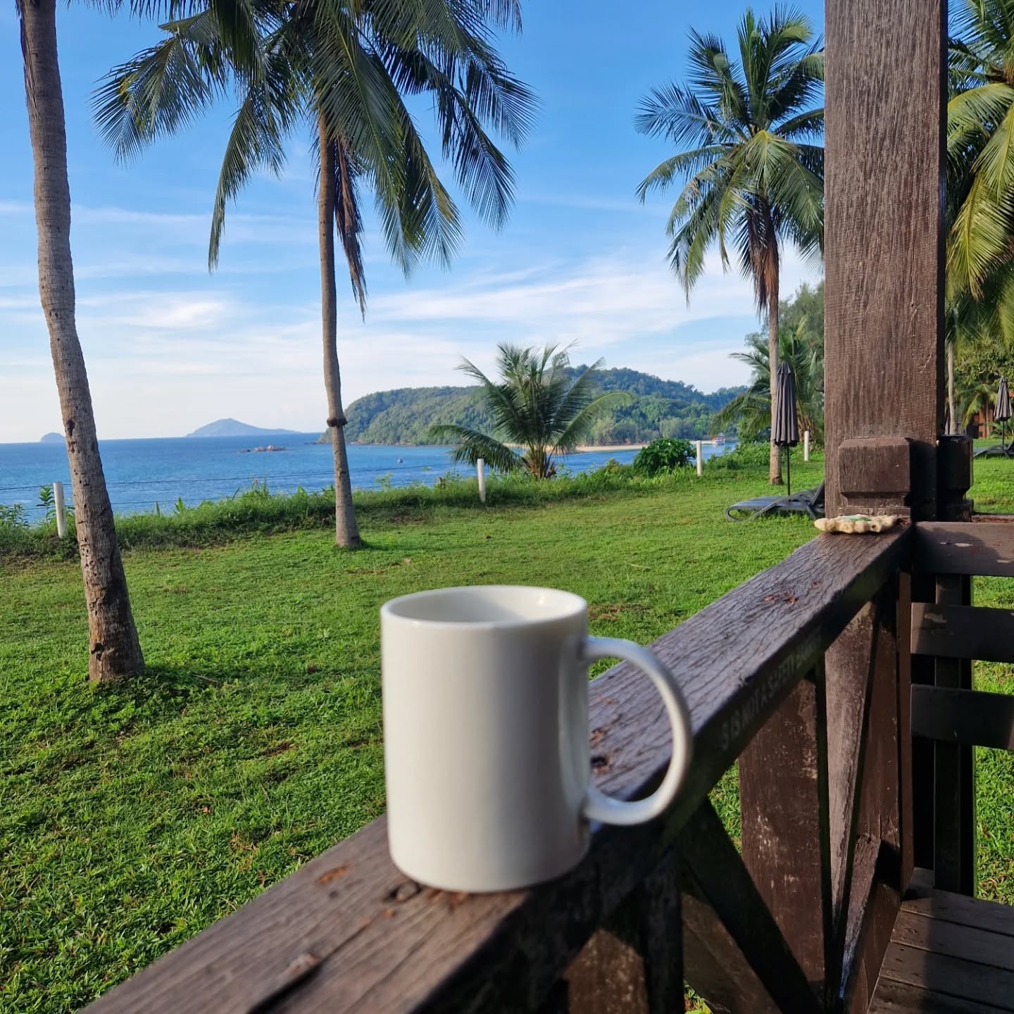 Travelling is all about peaks and valleys ⛰️
Today we woke up to this stunning view on the incredible Redang Island, Malaysia 🇲🇾 🏝
To get here however, we had a gruelling 15 hour journey which saw us stranded at a bus terminal at 4am playing cards for hours to pass the time.
I think it was worth the journey! Has anyone been to Redang Island?
#malaysiatravel
#redangisland
#backpacking
#authentictravel