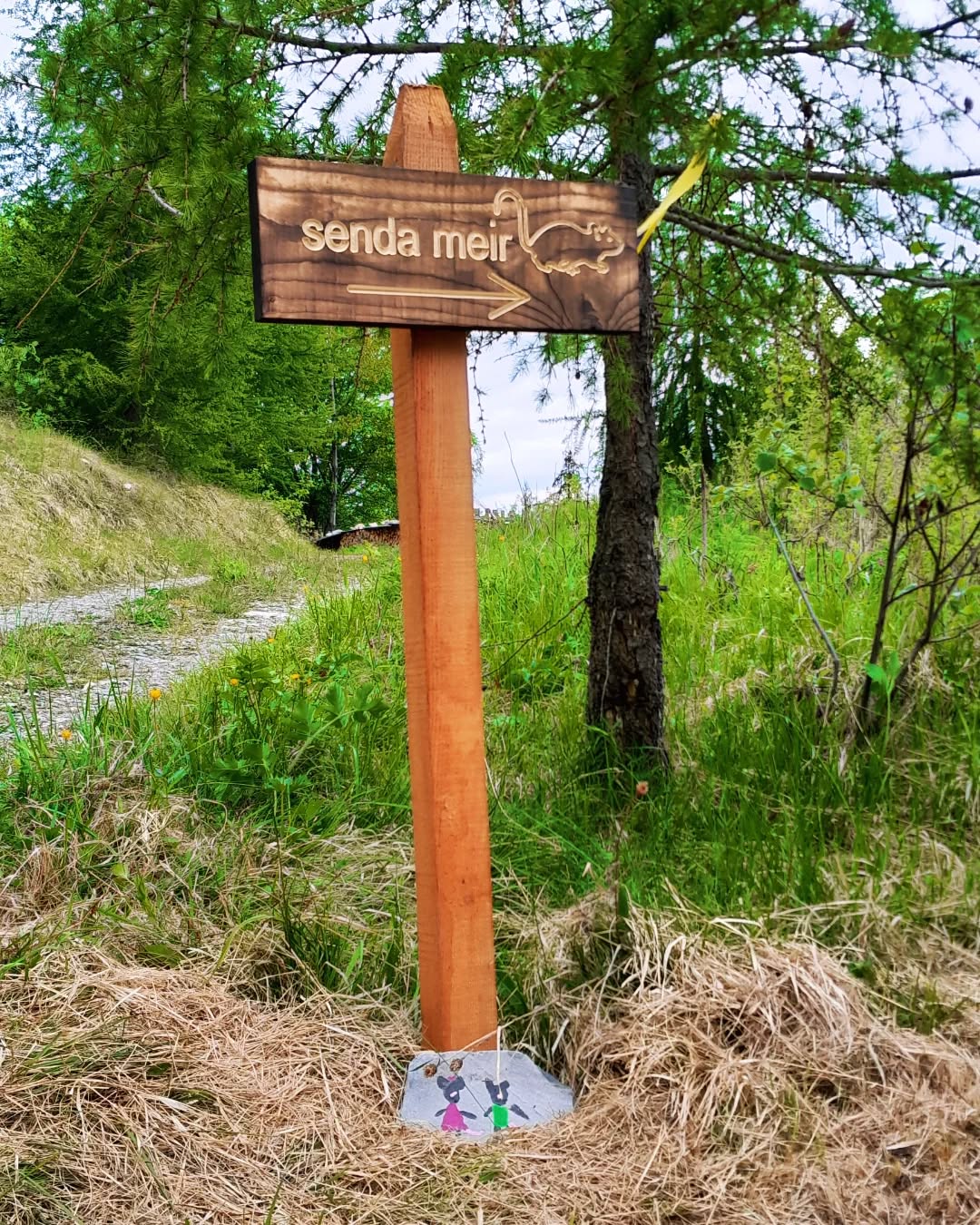 Am "Tag der Freiwilligen" ist ein toller Spazierweg, senda meir, der Mäuseweg gebaut worden. Mit grossem Einsatz von vielen Freiwilligen ist dieser Weg mit vielen Mäusesteinen und Kurven entstanden. Spaziergangtip von uns: senda meir in Stierva. 😊 Wieviele Mäuse findest du? Lösungen gerne in die Komentare .
#uts #tagderfreiwilligen #mäuseweg #sendameir #spazierenwodiemäusetanzen