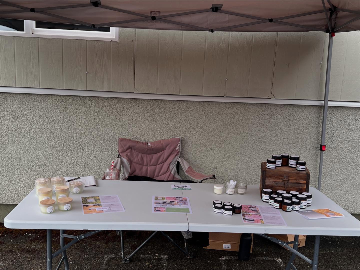 My first farmers marker was a success! I didn’t sell a whole lot, but I did get to talk to lots of nice people who were interested in learning more about my products! I put everything together the day before the market so I have lots of room for improving my stand haha. Next week I’ll aim to have handouts for people to bring home, more samples, and better signage. I can’t wait! #farmermarket #cherrycreek #cherrycreekfarmersmarket #checkitout #tallow #tallowproducts #tallowskincare #tallowhaircare #tallowcandles #naturalingredients #localbusiness #smallbusiness #beeftallow #grassfed #grassfedtallow