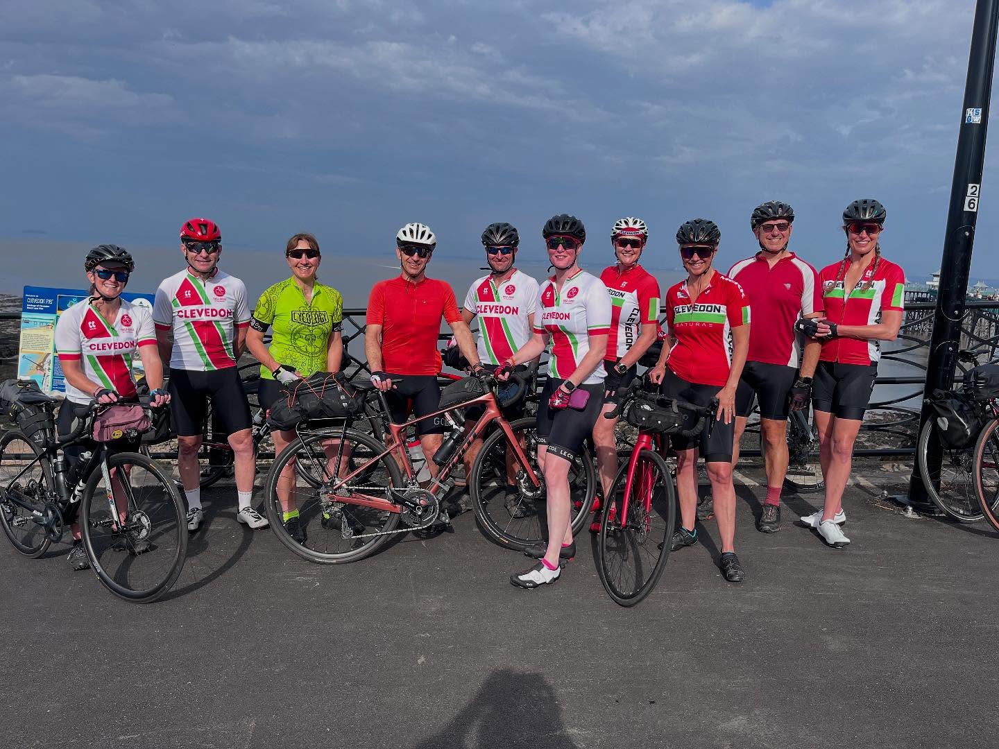 What a solstice weekend! This weekend saw riders take part in the annual Coast to Coast, Captians Challenge. Riding from #ClevedonPier to #Seaton in #Devon.
Riders had the choice of doing it over 2 days or 1 day.
Setting off on a Saturday there was a group of ten, taking it easy through the lanes and spreading it out over the weekend carry their gear and having a mini adventure.
Sunday saw a hardy group of 6 ride to Seaton for lunch before getting back in time for dinner!
Adventures, punctures, food, laughs, sunshine, but most importantly riding their bikes and having fun.
Here’s to next year! 🌅🌊⛺️