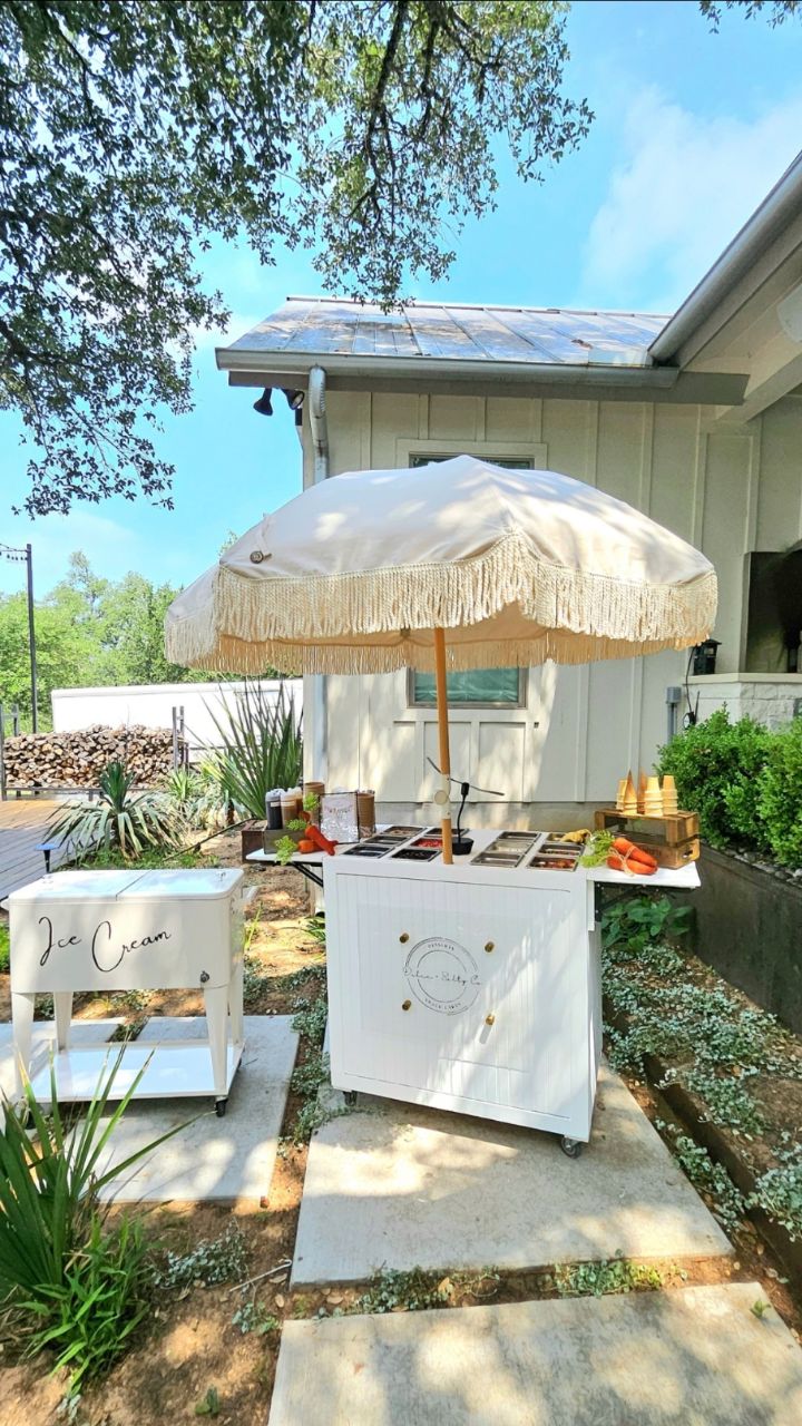 Such proud parents!!! We love every chance we get to support our amazing entrepreneur girl. She truly is everything in one....smart, talented, kind, and the hardest worker we know.
As a wedding and event florist, there’s nothing more gratifying than seeing people love your work. But as a mama in the industry, the joy and pride I feel when people compliment her work.....it’s beyond words.
Isa, you are amazing, talented, and a perfectionist in the best way, and your heart shines through everything you do 🙌❤️😘 te amoooooo nena!
BEST SNACK CART IN ATX!!!! @dulceandsaltyco