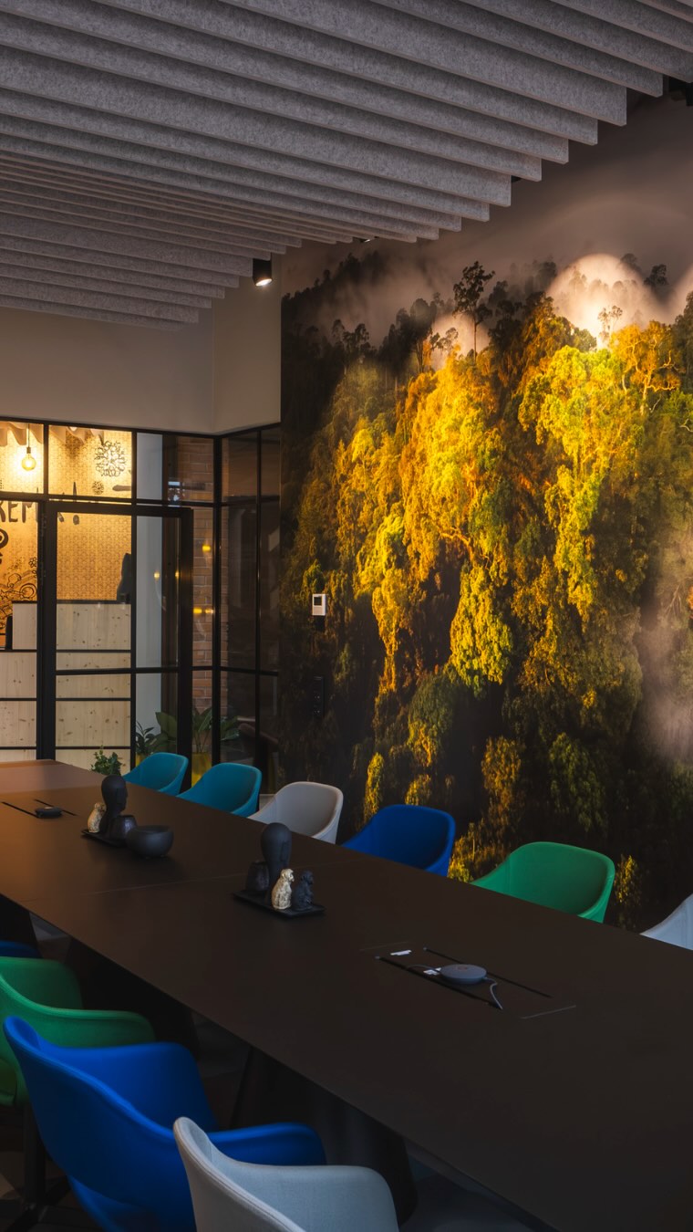 Kreativer Austausch braucht den richtigen Raum: Moderne Besprechungszonen und eine offene Meeting Area mit durchdachten Akustiklösungen schaffen die perfekte Umgebung für klare Gespräche und frische Ideen. Stil trifft Funktion – für Meetings mit Fokus.
#MeetingSpace #NewWorkVibes #ModernOffice #AcousticDesign #WorkSmart #RaumFürIdeen #CreativeWorkplace #InteriorGoals #FocusZone