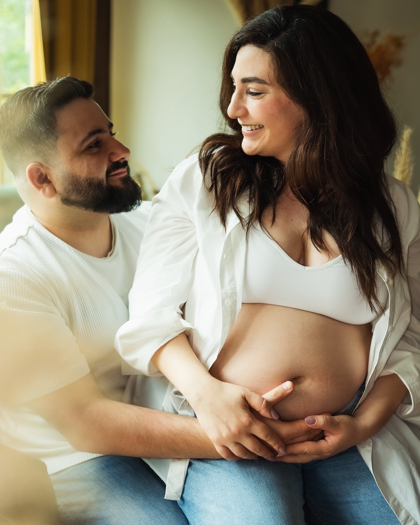 Neues Babybauch-Paarshooting. Es hat so viel Spaß mit euch beiden gemacht 🥹🥰 Liebe es immer so sehr, wenn die Paare richtig mit Spaß bei der Sache sind. Dann werden die Fotos umso schöner. Wenn auch ihr Lust auf ein Babybauch oder Paarshooting habt, schreibt mir einfach. 🌷♥️