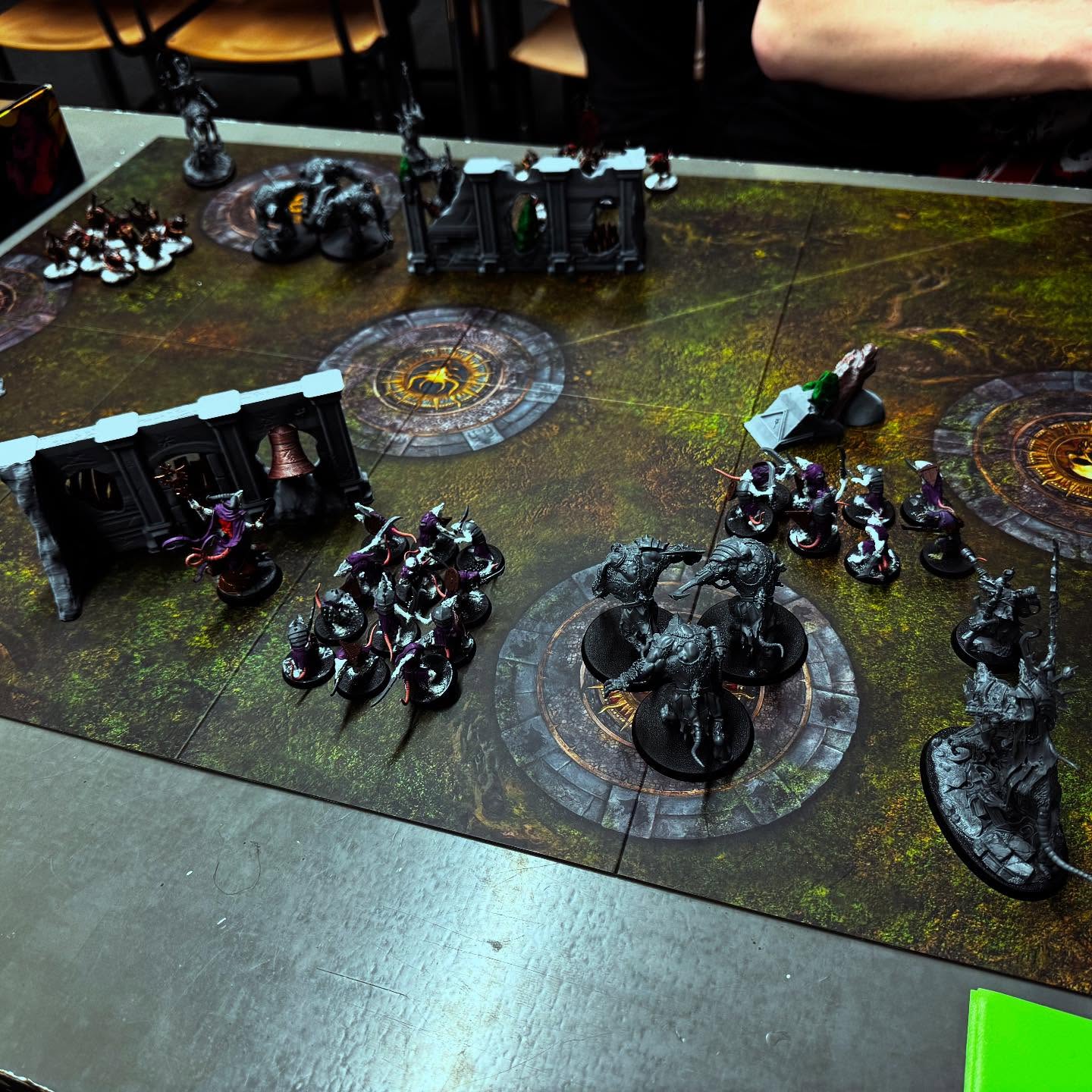 Its on! I have participated in local Age of Sigmar Spearhead tournament with my mostly unpainted Skaven army and the ”epic winning streak” continues as i won my first tournament game! 😂 Few of us gathered at Fantasiapelit Joensuu to roll some dice and have great time! #warhammer #warhammerageofsigmar #warhammerspearhead #spearhead #skaven #skaventide #gnawfeastclawpack #ogor #ogormawtribes #sonsofbehemat #mancrushermob #stormcasteternals #orruks #orrukwarclans #tabletopgames #tabletopgaming #gamesworkshop #wargaming