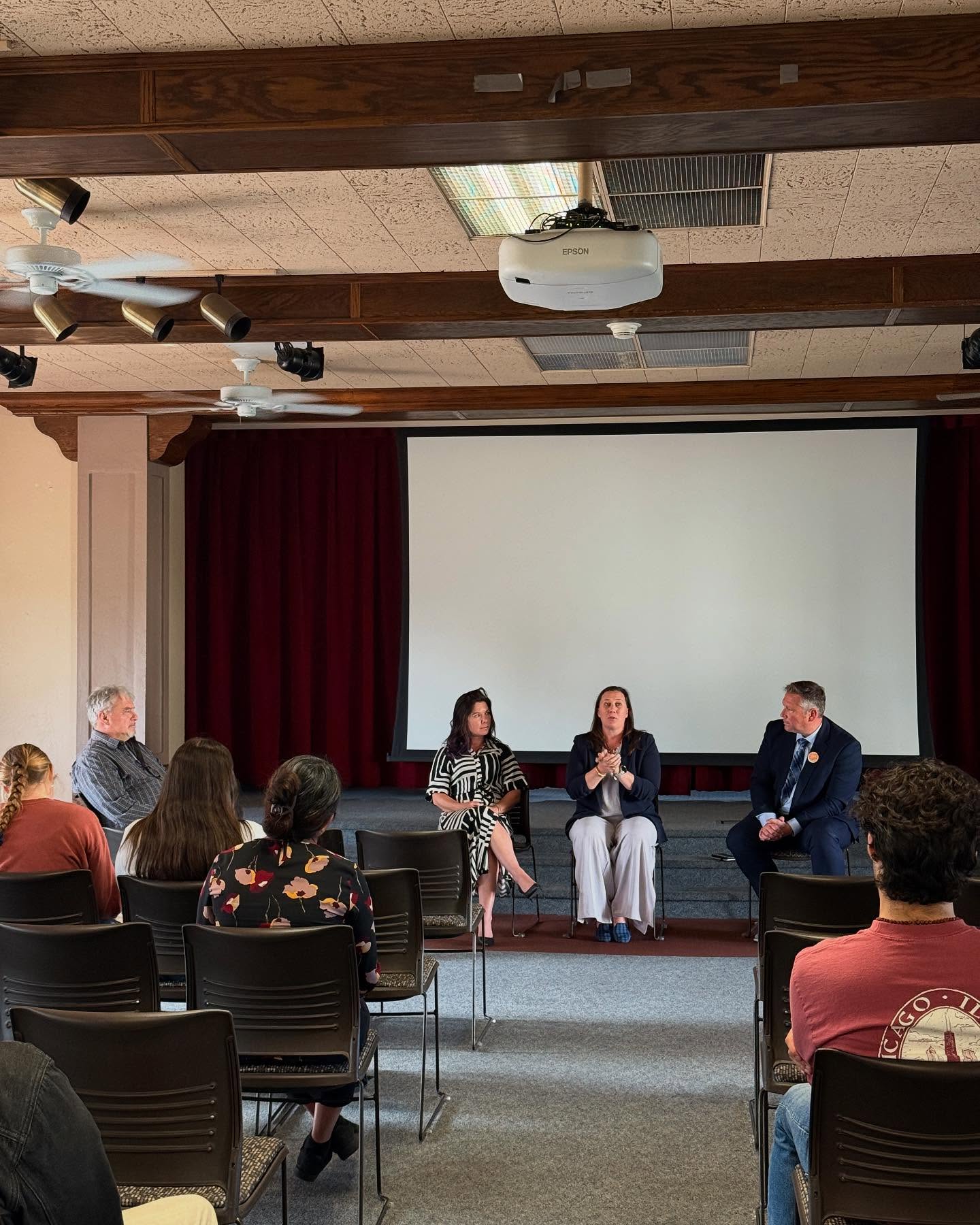 The Environmental Integration Lab hosted a discussion panel event on the Tijuana Estuary and Ocean Health for Earth Month. This event provided students, faculty, and community members to engage and learn about the Sewage Crisis Environmental Issue from three unique perspectives. Moderated by USD’s own Michel Boudrias, the panel featured, the panel discussion featured conversation on the current issue, and hopes from the future.
The Panelists:
Haley Haggerstone: Partnership Director of SeaTrees and Sustainable Surf.
Kristen Goodrich: Coastal Training Program Coordinator at Tijuana River National Estuarine Research Reserve.
Joe Little: NBC Reporter and Director of Short film: Toxic Tide.