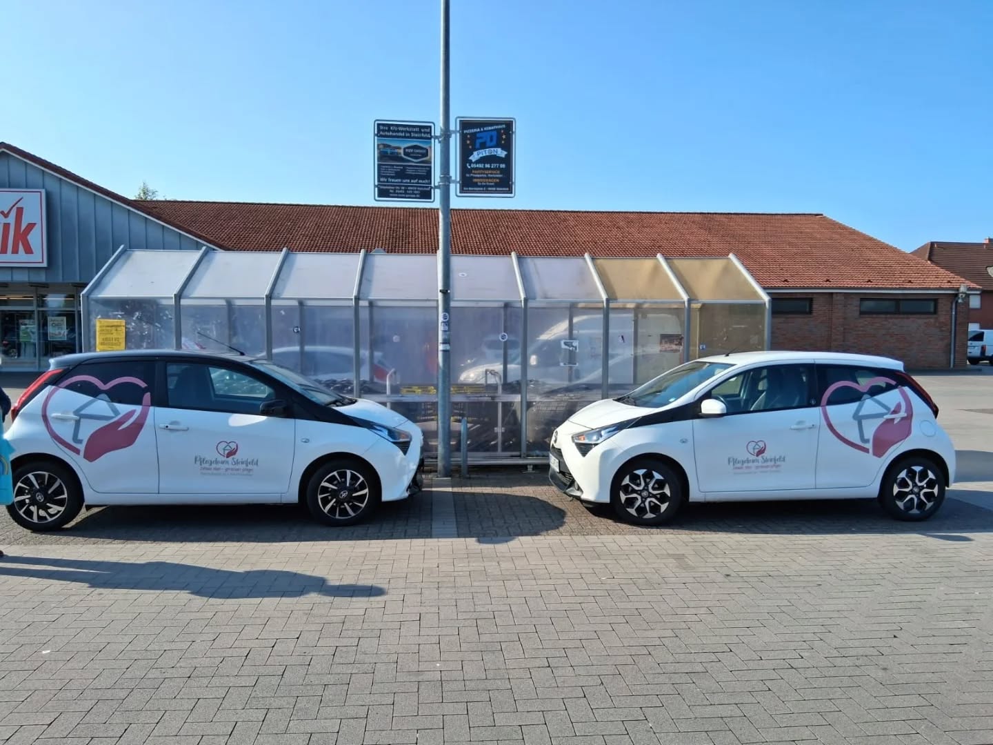 Moin, Moin!
Spontane Aufnahmen sind doch irgendwie immer die Besten.
Unsere Putzfeen sind auch fleißig und starten die Woche mit einer Einkaufsfahrt zusammen mit ihren Klienten.
Das Pflegeteam wünschen allen eine schöne Woche.
#pflegeteamsteinfeld #ambulanterpflegedienst
#workworkwork #wirliebenwaswirtun
#wemgehörtderschatten #spassmusssein