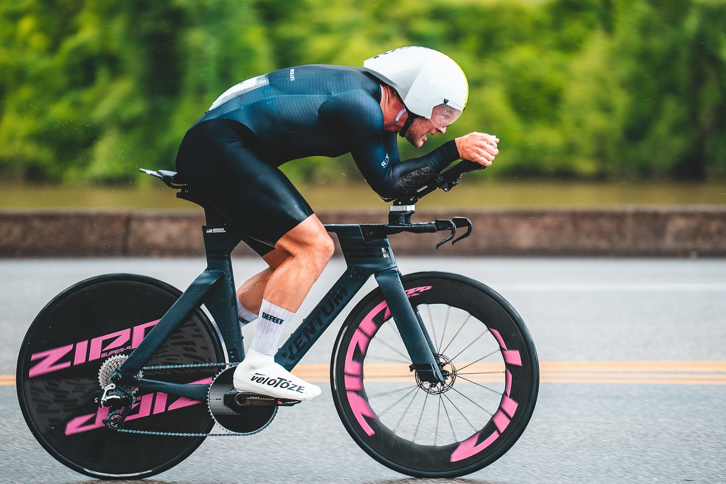 🥈 in the Elite TT at Pro Road Nats 🇺🇸
This one is still a bit surreal. My first Road Nationals and first proper outdoor time trial. I knew the speed I had from the track would be helpful but in an event 10x longer than I’m used to, I was very unsure as to how long I’d be able to hold it all together. In the end, I was able to put down a ride I’m proud of in some epic conditions 🌧️
So thankful for all the people in my corner, the support and smiles that I’ve shared this weekend are everything 💙
If there was a question as to if the @ventumracing Tempus is fast, this is some good evidence 🏎️ And finally a big thanks to @chloedygert for sharing some 💅 to complete the speedy setup 😉🙏🏽