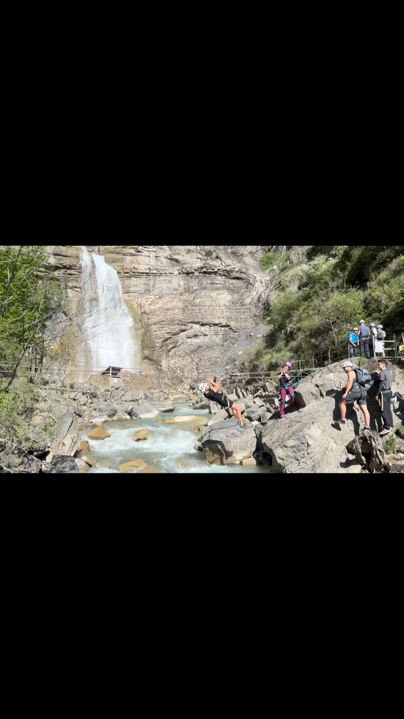 Vía Ferrata de Sorrosal en Broto. Una actividad fantástica con los chicos de @canyoneers_ainsa en esta primavera tan verde y lluviosa.
Reservas: www.wearecanyoneers.com
#ainsa #ordesa #pyreneeën #boltaña #huescalamagia #pyrénées #pirinioak