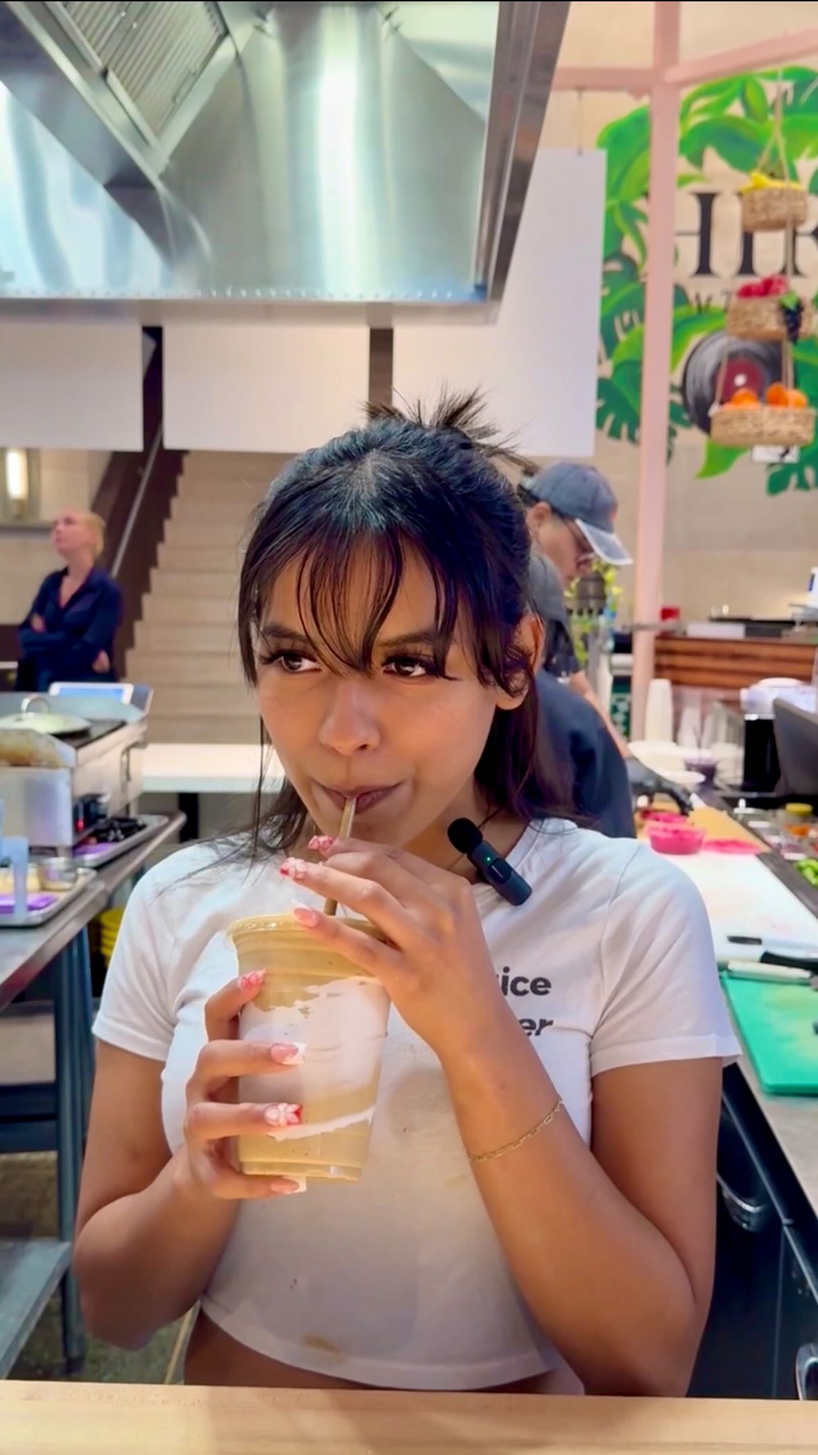 Carlani’s Secret Menu Smoothie 🥤🍌🍓🍍🥭
House-made almond mylk, @sproutliving vanilla pea protein, ginger, matcha powder, strawberry, banana, pineapple & mango ✨
Ask for it next time you stop by our shop inside of @thefinnhou 📍
#houstoneats #houstonsmoothies #houstonjuicebar #crankycarrot #crankycarrotjuiceco #secretmenu #secretmenuitem