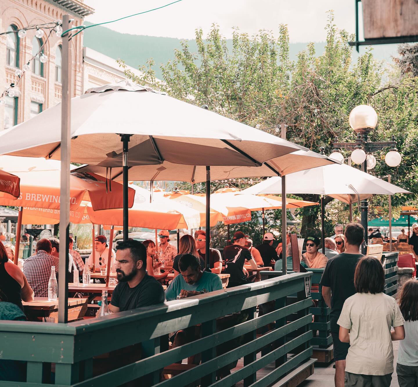 Perfect patio weekend weather incoming! Hip Hop Brunch Sat-Sun 11-3 and Happy Hour daily 2-5🔥