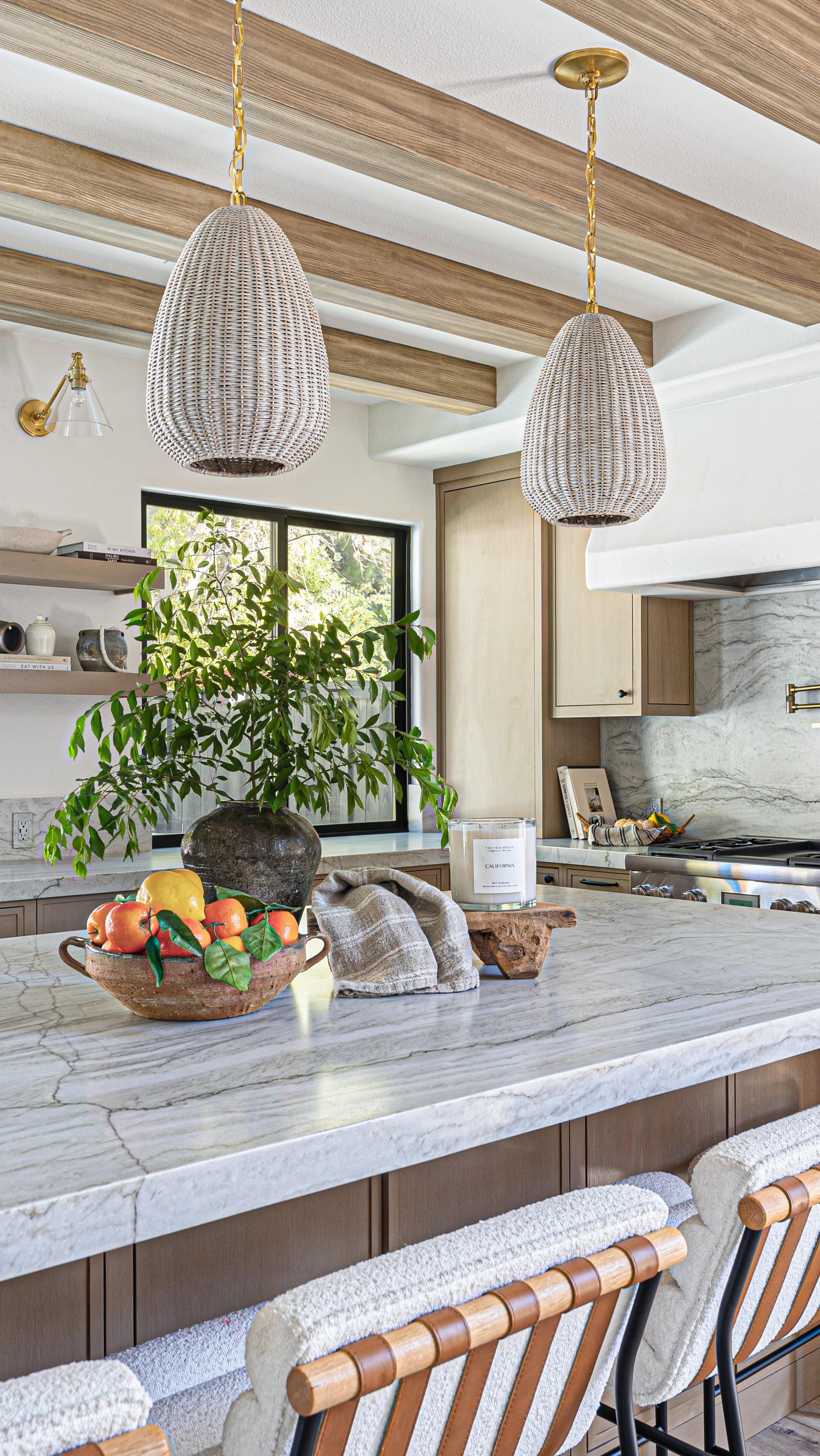 Because we all love a good before + after. 😍 Head to our blog to see this stunning transformation! Link in profile.