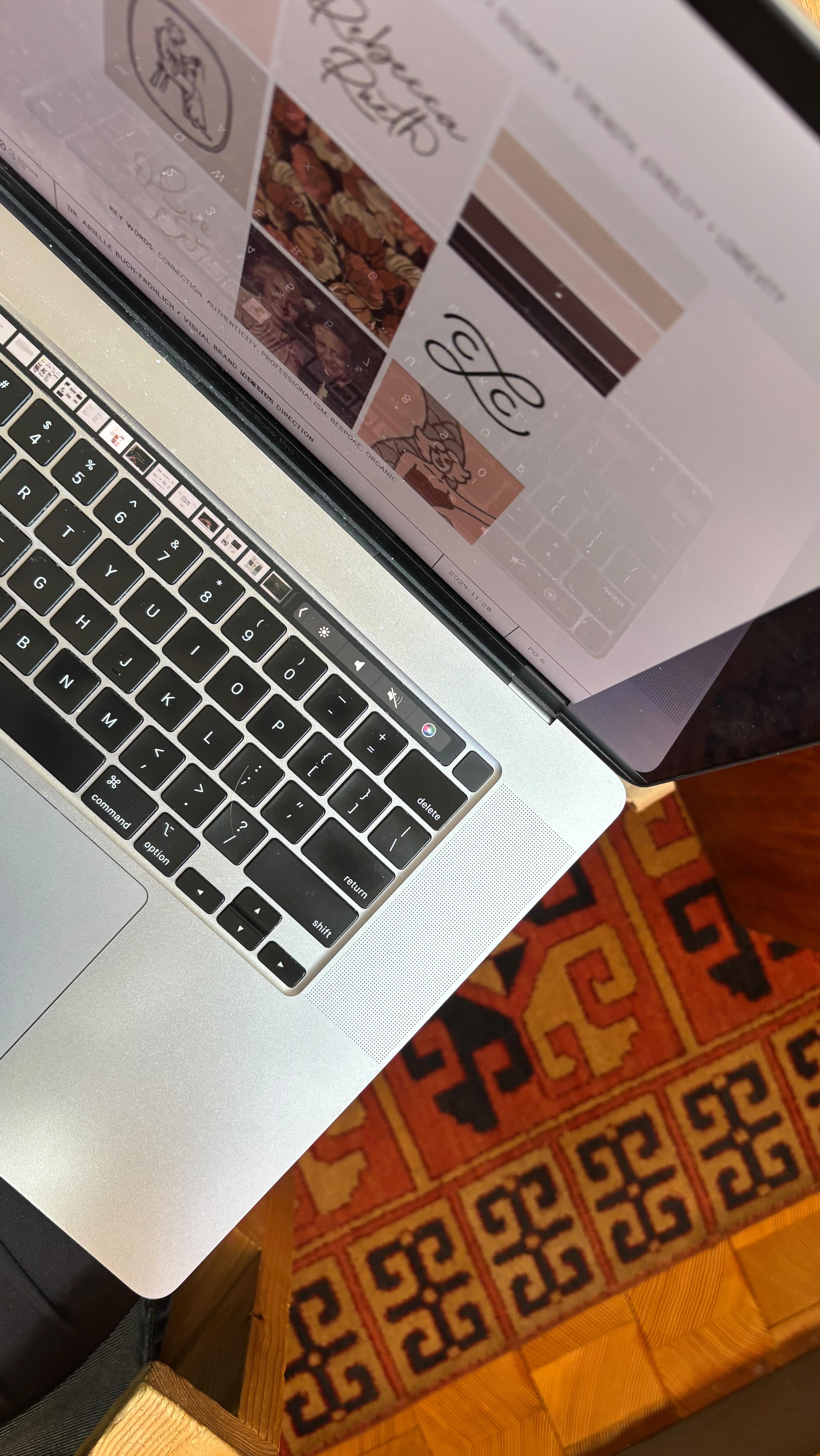 Boutique sophistication
—
Studio 3 is the kind of aesthetic that resonates with aspirational, design-conscious audiences.
Now booking summer 2025
.
.
.
.
.
#torontosmallbusiness #graphicdesigner #branding #brandidentity #logodesigner #smallbusinessowner