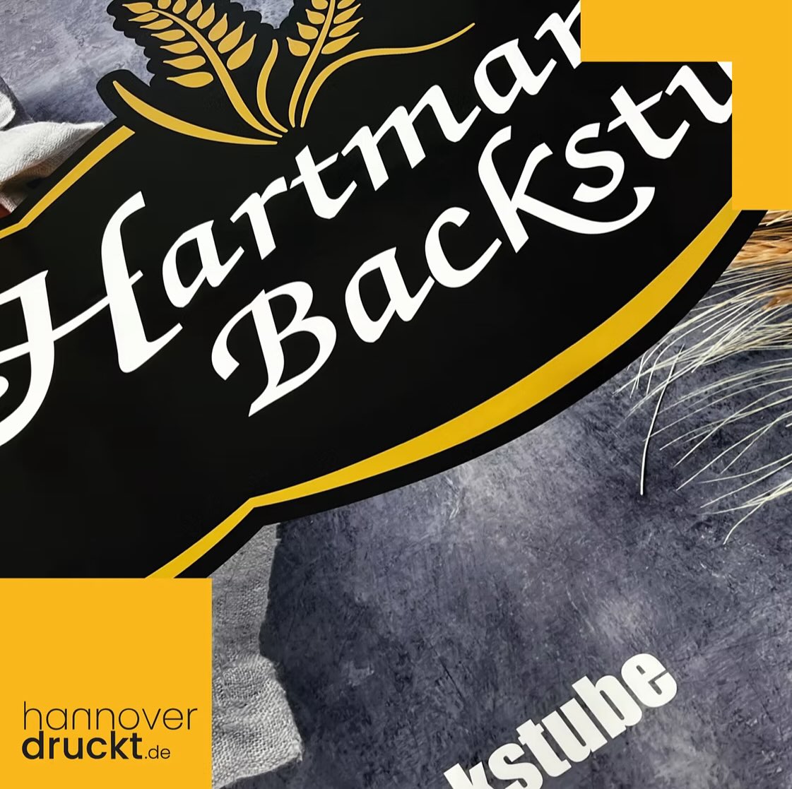 Ein toller Sponsor für die Fußballfreunde und den TSV Godshorn. Hartmann´s Backstube präsentiert sich ab sofort an der neuen Werbetafel auf dem Vereinsgelände. AluVerbund in 3mm Stärke, digital bedruckte Premiumfolie und glänzendes Schutzlaminat für den Aussenbereich. Bäckermeister Frank Hartmann ist von Tag eins dabei und unterstützt den Sport. Tolle Sache!
https://www.hannoverdruckt.de/post/hartmann
#sponsor #hartmann #godshorn #tsv #leckerbrot
