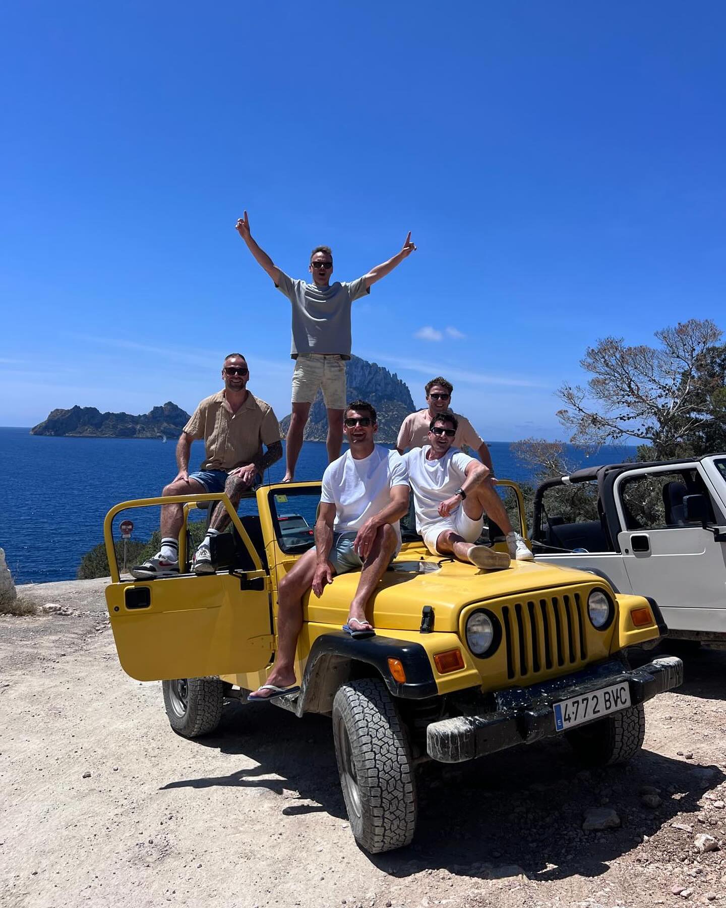 Bachelor weekend 🌞
#ibizajeeps #jeepwranglertj #ibiza2025 #vintagejeep