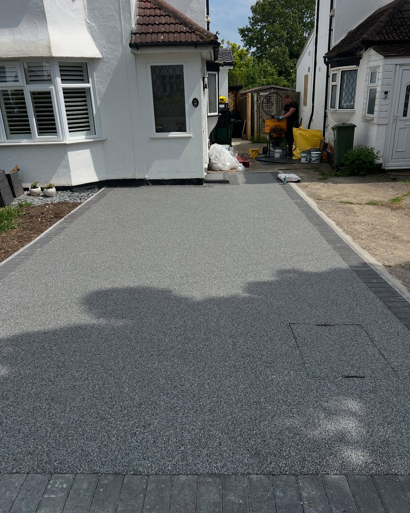 Resin bound driveway (anthracite)