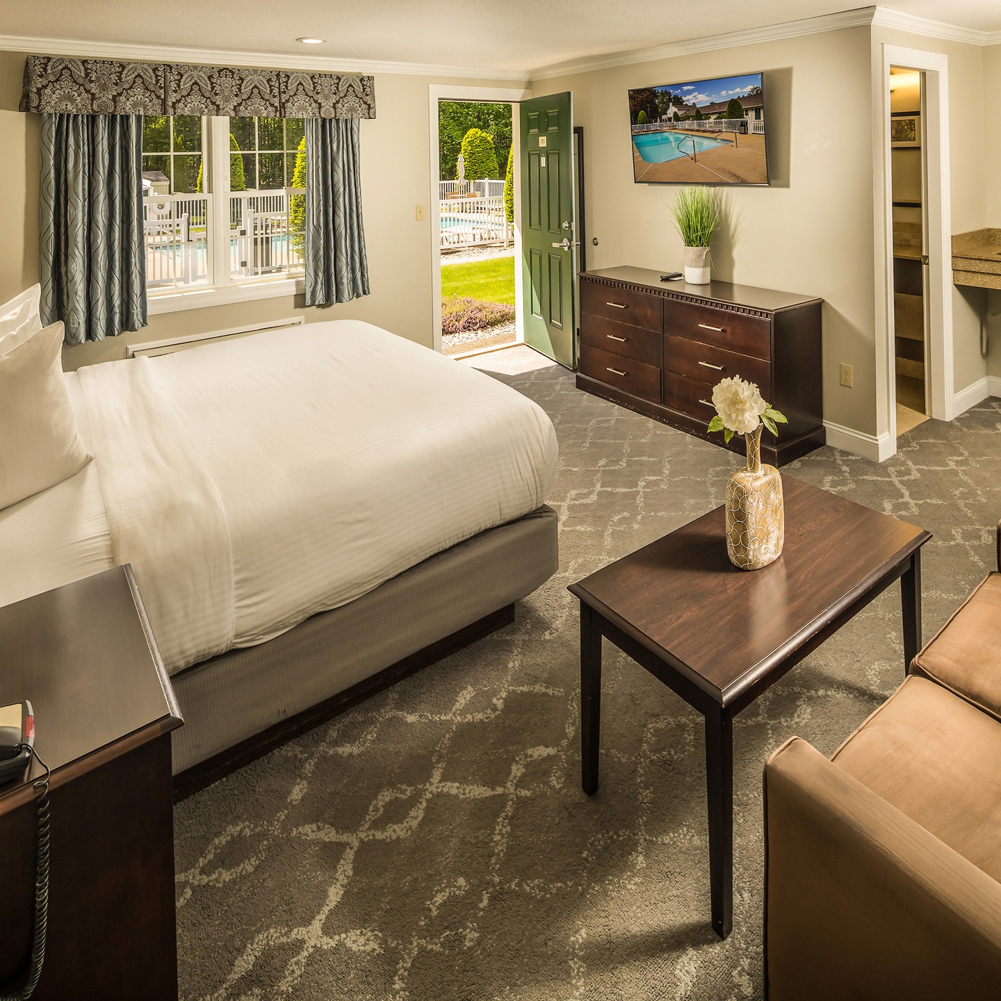 We have rooms! Come visit us for a great deal in the White Mountains.