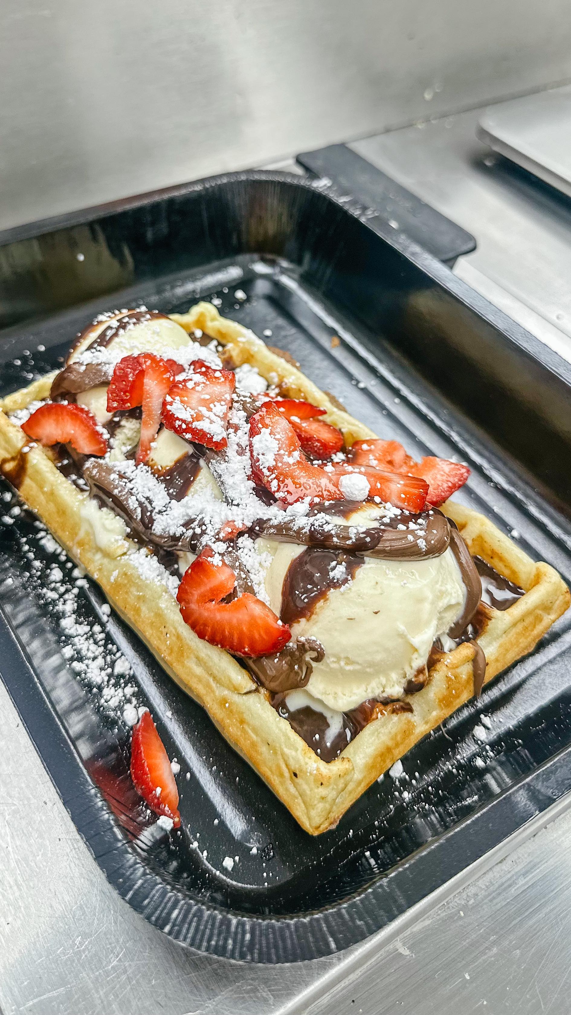 Johnny is always here waiting to make those delicious waffles from scratch with your choice of ice cream and toppings! 🧇🍦🍓
1401 s kings hwy📍
#myrtlebeach