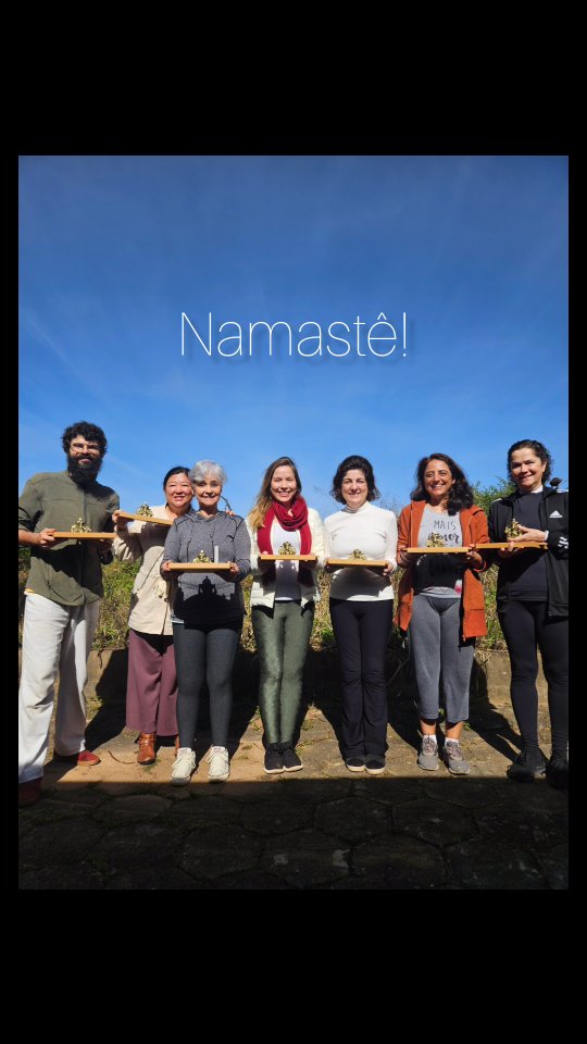 Estamos até agora sem palavras para descrever quão generoso, abençoado e auspicioso foi esse Retiro de Outono!
Agradecemos imensamente a presença, a companhia e as trocas que tivemos.
Que possamos ser sempre um canal luminoso da consciência universal.
Namaste!