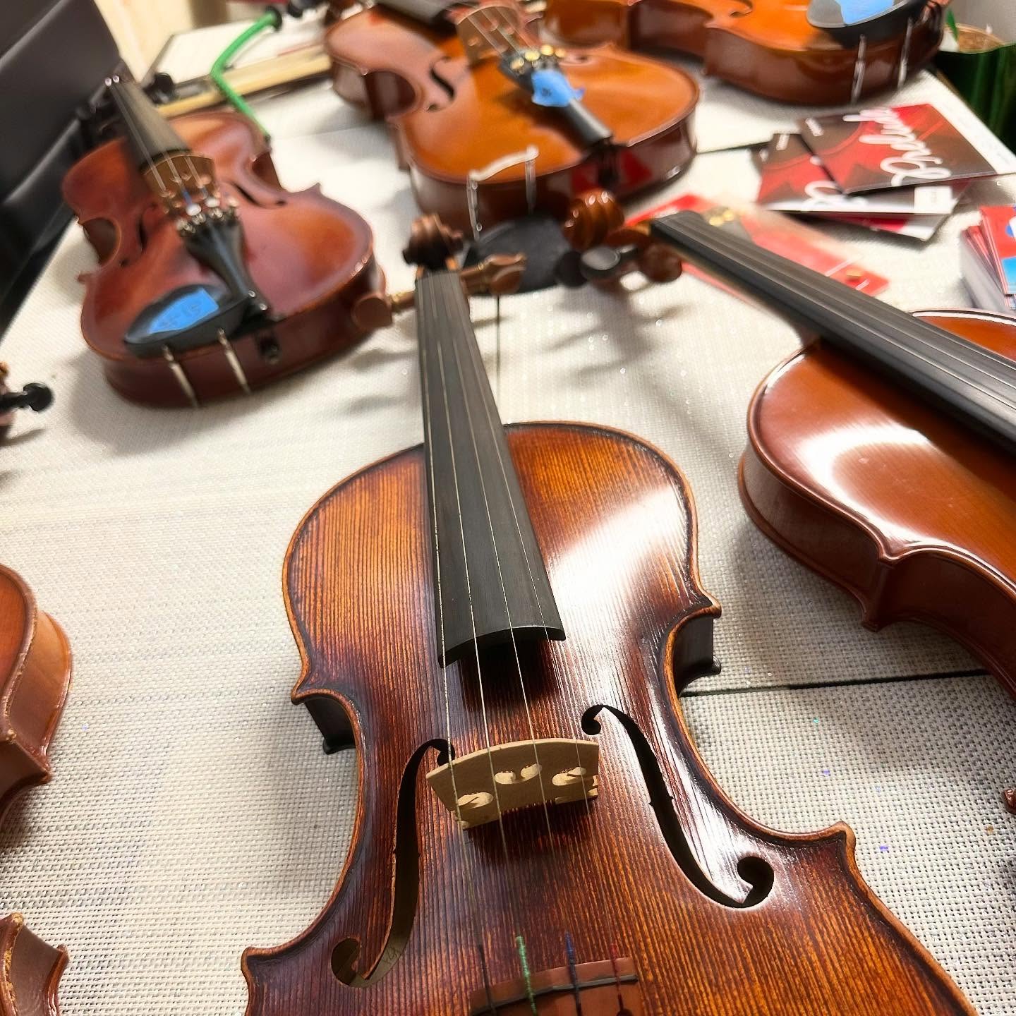 Just over here getting ready for summer strings classes!! 🎻🎶🤗
Thank you to all those who have donated instruments, supplies, time, and money to our summer kids’ programs! I’m so excited to get started!
If your child is a string player or wants to explore strings, there is still time to sign up! String Explorers Camp (beginner) starts Tuesday afternoons June 17. String Advance Camp starts Wednesday, June 18. Message me today for more information!
#WashingtonDC #DCMusic #DMVMusic #MarylandMusic #virginiamusic #PianoLessons #ViolinLessons #ViolaLessons #PianoTeacher #MusicEducation #MusicLessons #musicclasses #pianoclass #violinclass #musicforkids #LearnMusic #MusicTeacher #livemusic #SupportLocalMusic #columbiaheights #columbiaheightsdc #mountpleasantdc #DCMusicScene #livvnlearnmusicstudio #lnlmusicstudio #lnlmusic #koxmusicstudio #koxmusic #livvnlearn
#fyp