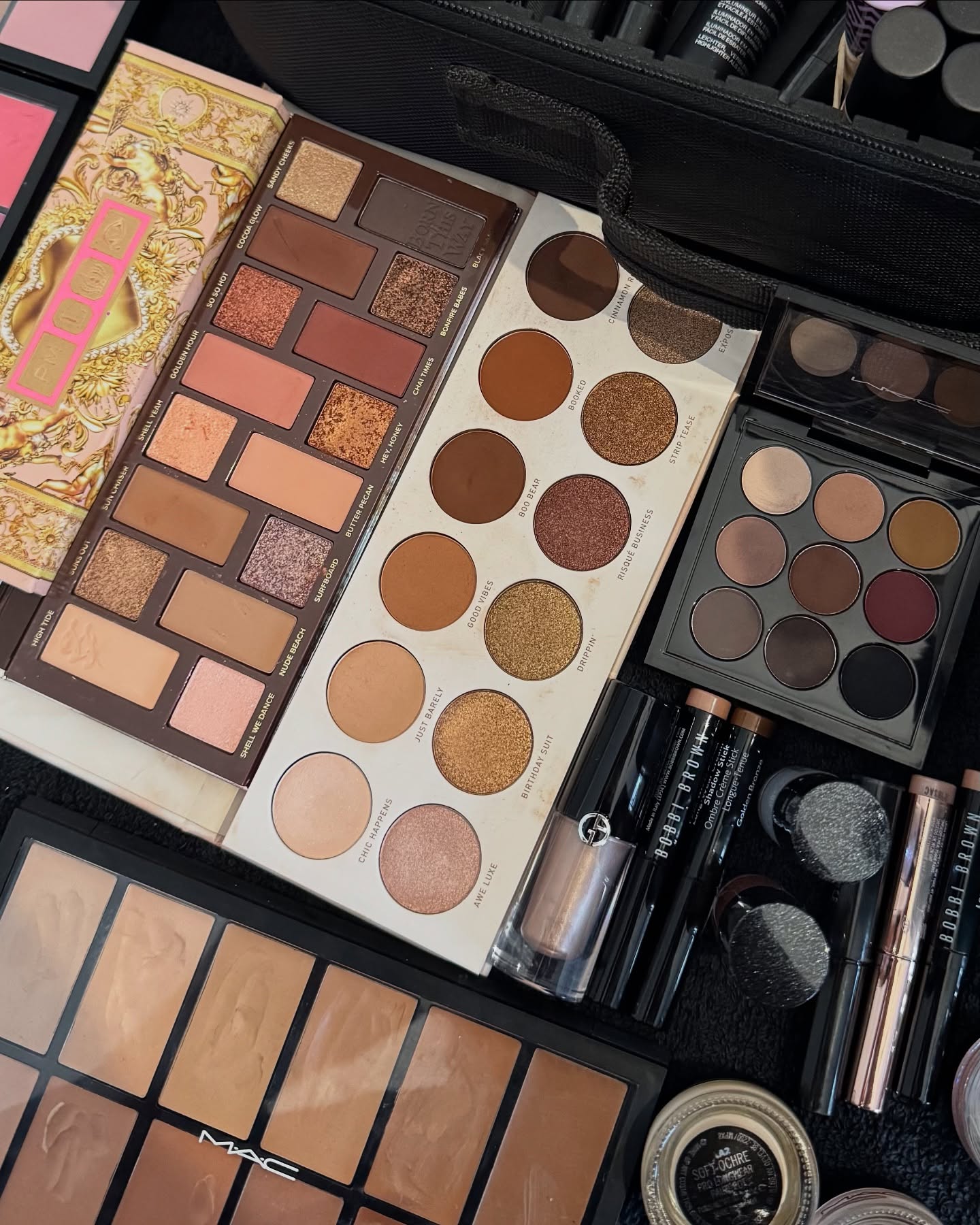 ✨Life lately : entre tests makeup pour les mariages de cet été, déménagement, déplacement pro, idées qui bouillonnent mais toujours un pinceau à la main 👨🏻🎨
#maquilleurmarseille #makeupartistmariage #maquillagemariage #marseille #shooting