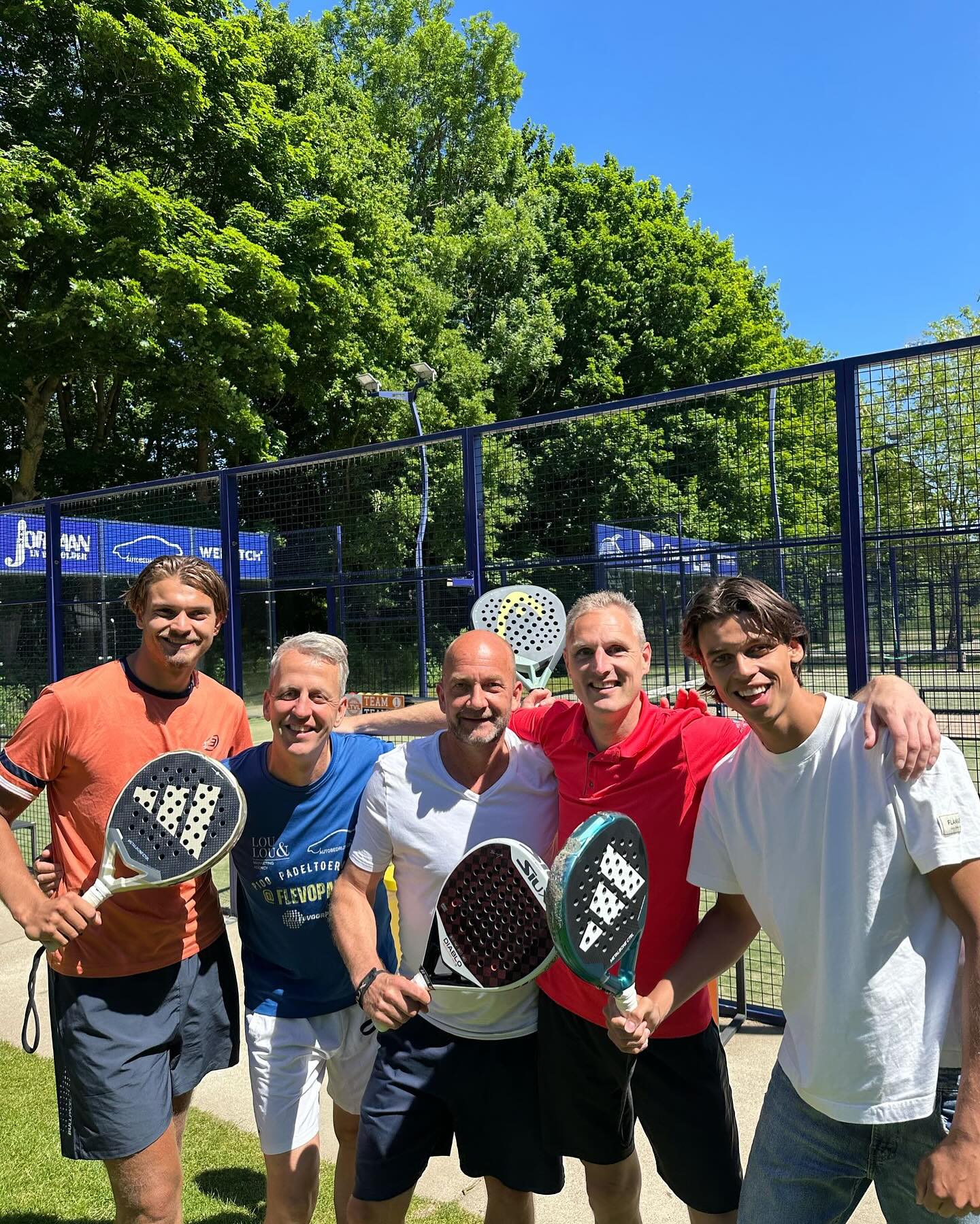 Kampioenen!!!!
De volgende heren zijn op zaterdag in de 3e klasse kampioen geworden 🎉🔥;
Joris Vermeulen
Martin Treur
Martin Amerika
Bas v/d Toorn
Matthijs Vermeulen
Gefeliciteerd mannen!!