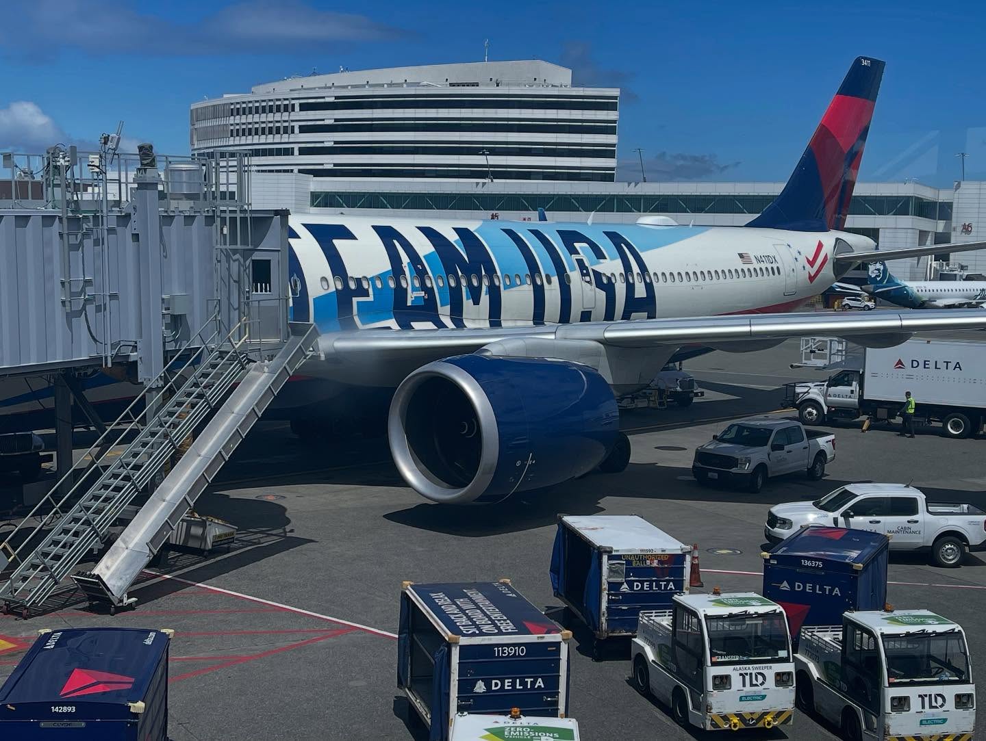 Squatchy is now on tour and has had his first full day in Budapest. Tomorrow we jump on our cruise ship and head down the Danube toward the Balkans. It was a nice day of exploring the city. #squatchontour #avgeek #geminijets #ngmodels #aeroclassics #toddmodels #boeing #airbus #modelshop #modelretailer #tacoma #seattle #washingtonstate #universityplacewa #lakewoodwa #portland #seatacairport #veteranowned #smallbusiness