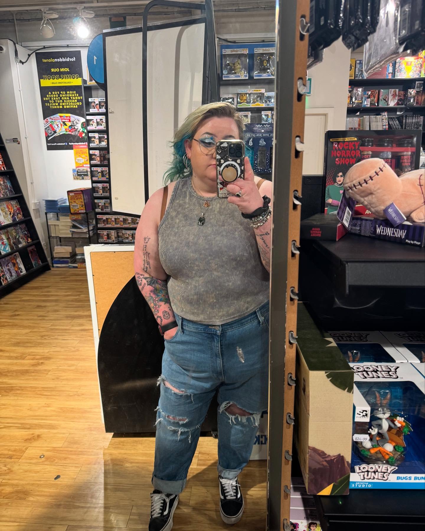 Life recently 🥰 me and @joshb_07_ went to see some fishes 🐠 and then went and had a nice little wander round Forbidden Planet. Also started making keychains recently so hmu if you want one, trying to be reasonable and keep them between £2-£5. Got some examples in here. Trying to turn this into a lil small business.
-
-
-
-
-
#smallbusinessowners #keychains #customkeychains #smallbusiness #discoverunder5k #discoverunder10k #blogger #Nottingham #musicblogger #music #alt #poppunk #alternative #altgirl #bpd #bpdrecovery #bpdlife #metal #rock #emo #emogirl #mentalhealth #altrock