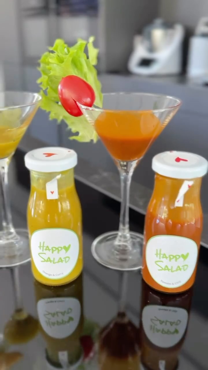 Sekt kann jeder!🥳 Deine Salatsoßen für den perfekten Start in den Tag!💚
#happysalad #salatsoße #mealprep #frischundlecker #foodlover #frühlingsküche #gesundessen #salatliebe #reelsdeutschland #foodreels #einfachkochen #familyfood