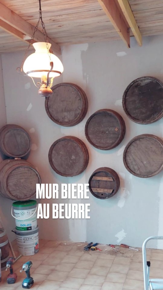 La construction de la cuisine continue avec aujourd'hui la découpe des tonneaux
___________________________
Aux nuits Magiques, nuit insolite Aube, Coclois, ouverture 2025.
Et si on faisait une maison magique?!
Cap ou pas Cap...
#auxnuitsmagiques #nuitinsolite #airbnb #insolite #hp #griffon #decor #immersif #escapegame #witchlife #airbnbexperience #logementinsolite #champagneardenne #nigloland #biereaubeurre