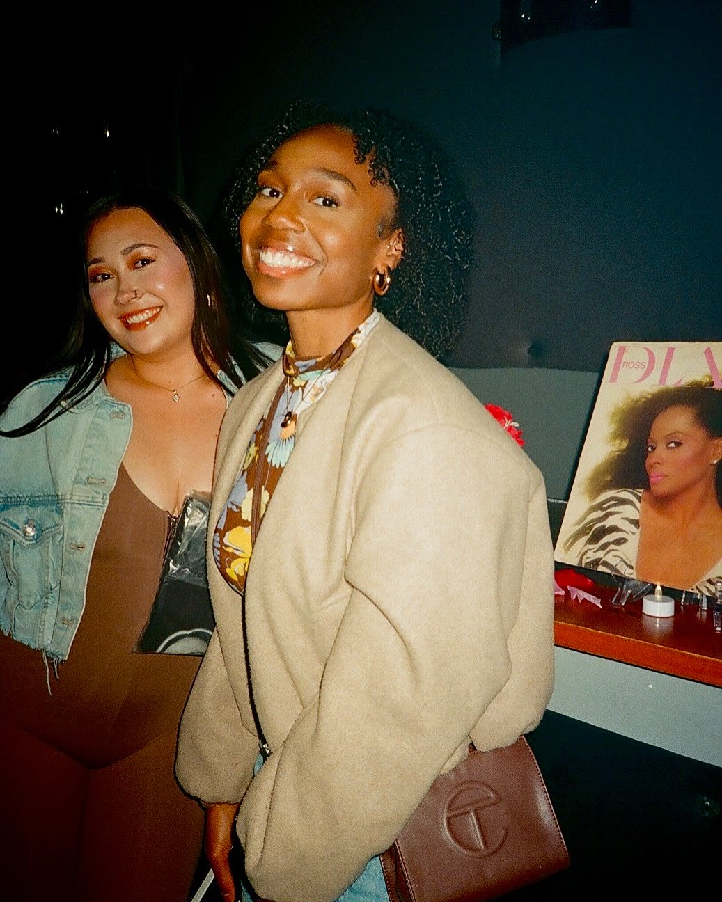 We love our crowd. Like… a lot.
🌸Rhythm & Bloom🌸 📸 @mayor_dixon
Team pic 📸 @life_n_times_of_the_izza
#RhythmAndBloom #TheVibeRoom #DMVEvents #CreativeCommunity #CrowdLove #EventRecap #GoodVibesOnly