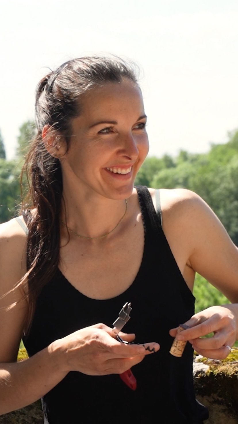 On a hâte de remettre ça. Et vous ??🍷🥳
***
🎥: @helo_filmmaker
#chateaudelescours #wine #vin #frenchwine #winelover #bordeaux #saintemilion #vignoble #winery #wineyard #winemaker #bowt #bestifwinetourism #greatwinecapitals #vigneron #saintemiliongrandcru #instawine #agendasudouest #vinsbordeaux#vingård #vigneronne
#pulpemagazine #mysaintemilion #vinsaintemilion