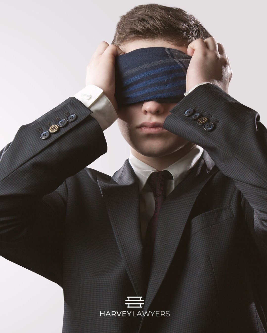 Thinking of buying a home in Spain? Before you even think about signing, make sure you’ve ticked these 5 legal boxes:
1. Verified land registry title
2. Nota simple (property report)
3. Checked for outstanding debts or encumbrances
4. Reviewed all licences and permissions
5. Legal due diligence by an independent lawyer
Because buying without a legal check? That’s not brave – that’s blindfolded.
#HarveyLawyers #InvestInSpain #SpainInvestment #PropertyLaw #PropertyLawyers